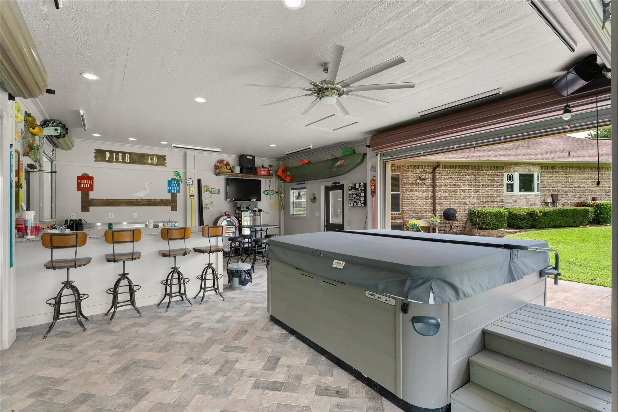 Farm For Sale in Titus County , 7267 E Texas Highway 49 Highway, Mt Pleasant, Texas 75455, 4 Bedrooms, 2 Bathrooms, 3 Garage spaces, 3,427 Sqft, built in 2009, Price $1,479,900, mls#21349865, Real Estate Agent in Mt Pleasant, Homes For Sale in Titus county, Homes For Sale in Mt Pleasant, Realtor in Mt Pleasant Texas, Real Estate Brokerage Independent Realty Texas, Luminita Cordes Realtor