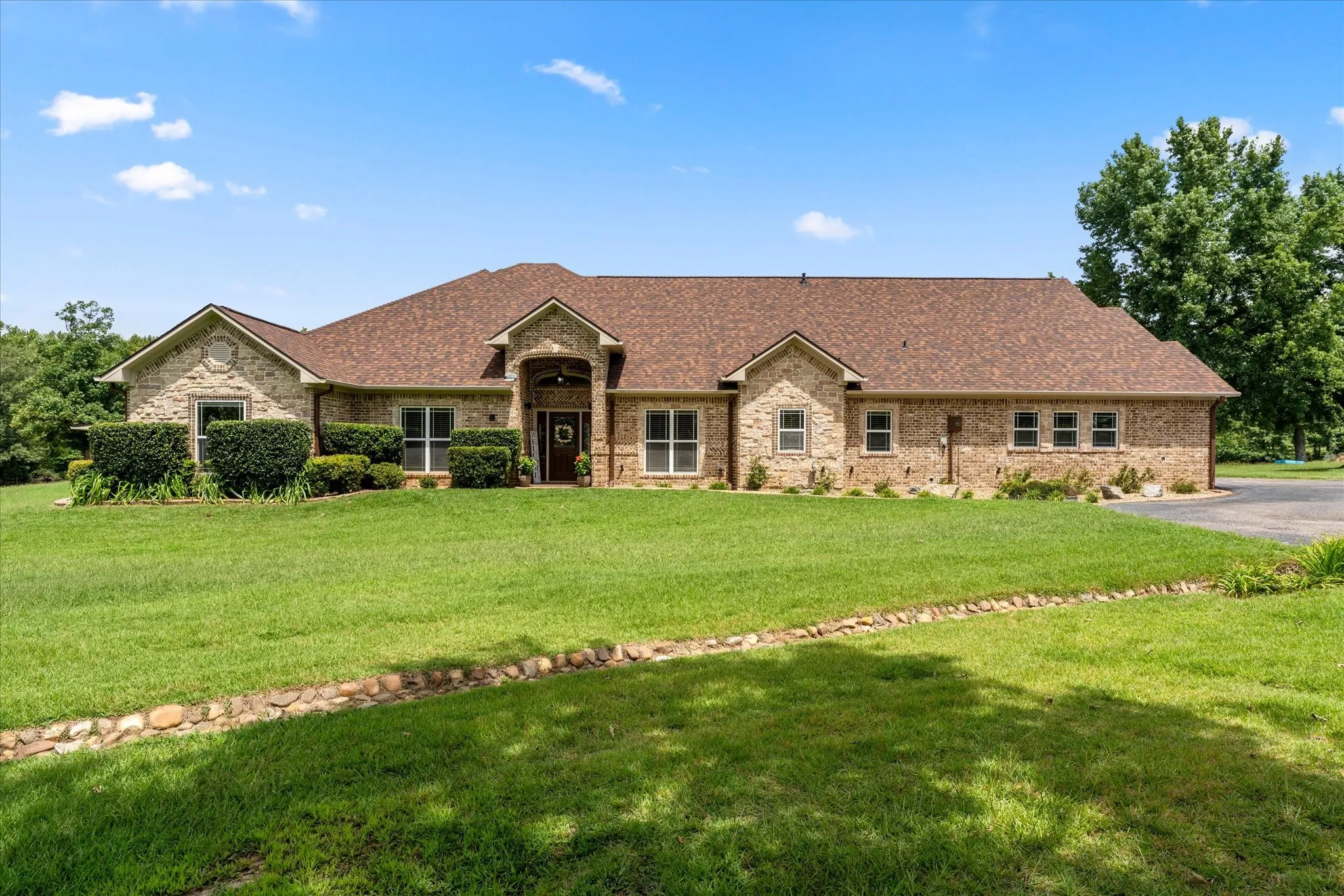 Farm For Sale in Titus County , 7267 E Texas Highway 49 Highway, Mt Pleasant, Texas 75455, 4 Bedrooms, 2 Bathrooms, 3 Garage spaces, 3,427 Sqft, built in 2009, Price $1,479,900, mls#21349865, Real Estate Agent in Mt Pleasant, Homes For Sale in Titus county, Homes For Sale in Mt Pleasant, Realtor in Mt Pleasant Texas, Real Estate Brokerage Independent Realty Texas, Luminita Cordes Realtor