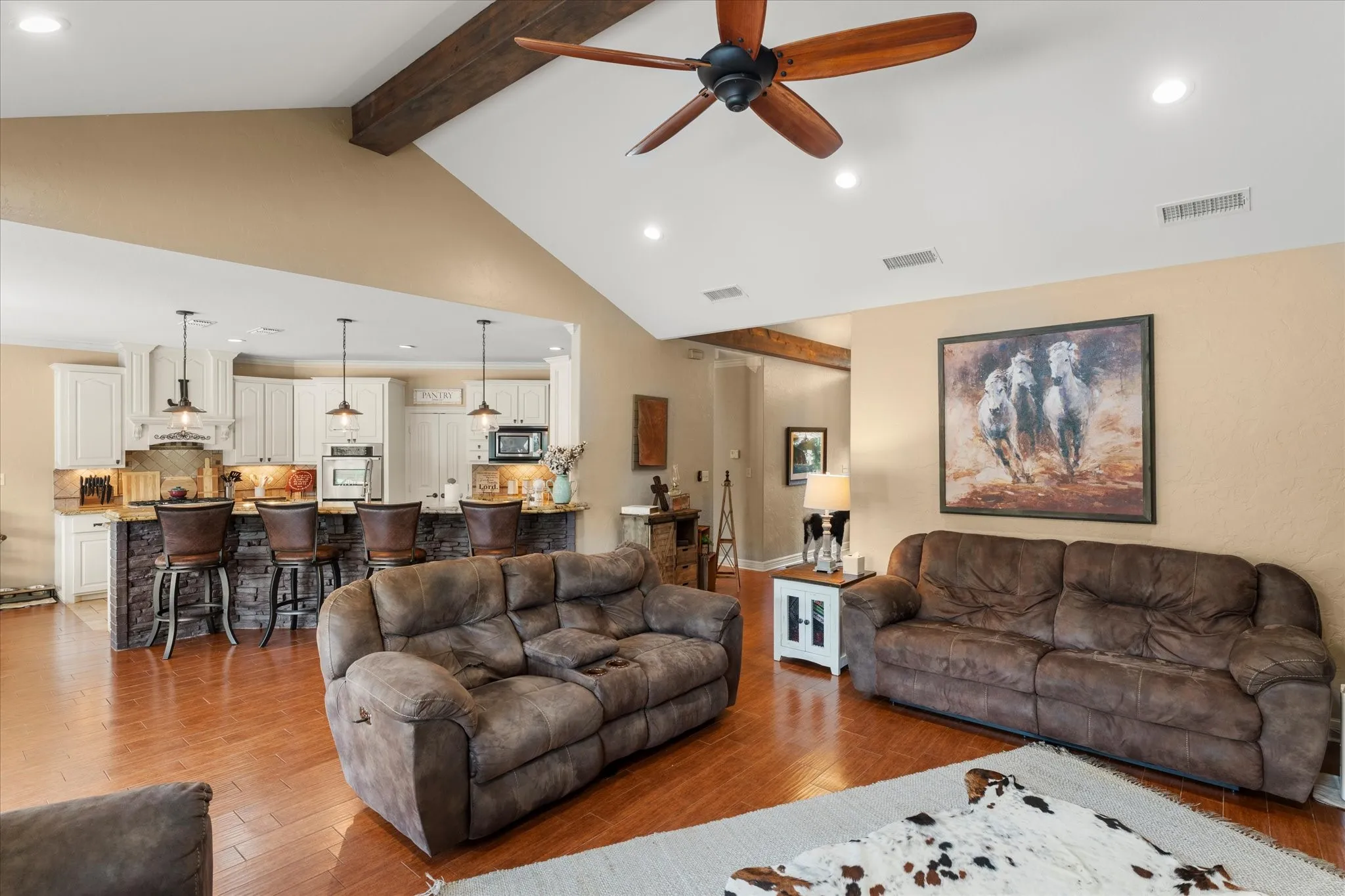 Farm For Sale in Titus County , 7267 E Texas Highway 49 Highway, Mt Pleasant, Texas 75455, 4 Bedrooms, 2 Bathrooms, 3 Garage spaces, 3,427 Sqft, built in 2009, Price $1,479,900, mls#21349865, Real Estate Agent in Mt Pleasant, Homes For Sale in Titus county, Homes For Sale in Mt Pleasant, Realtor in Mt Pleasant Texas, Real Estate Brokerage Independent Realty Texas, Luminita Cordes Realtor