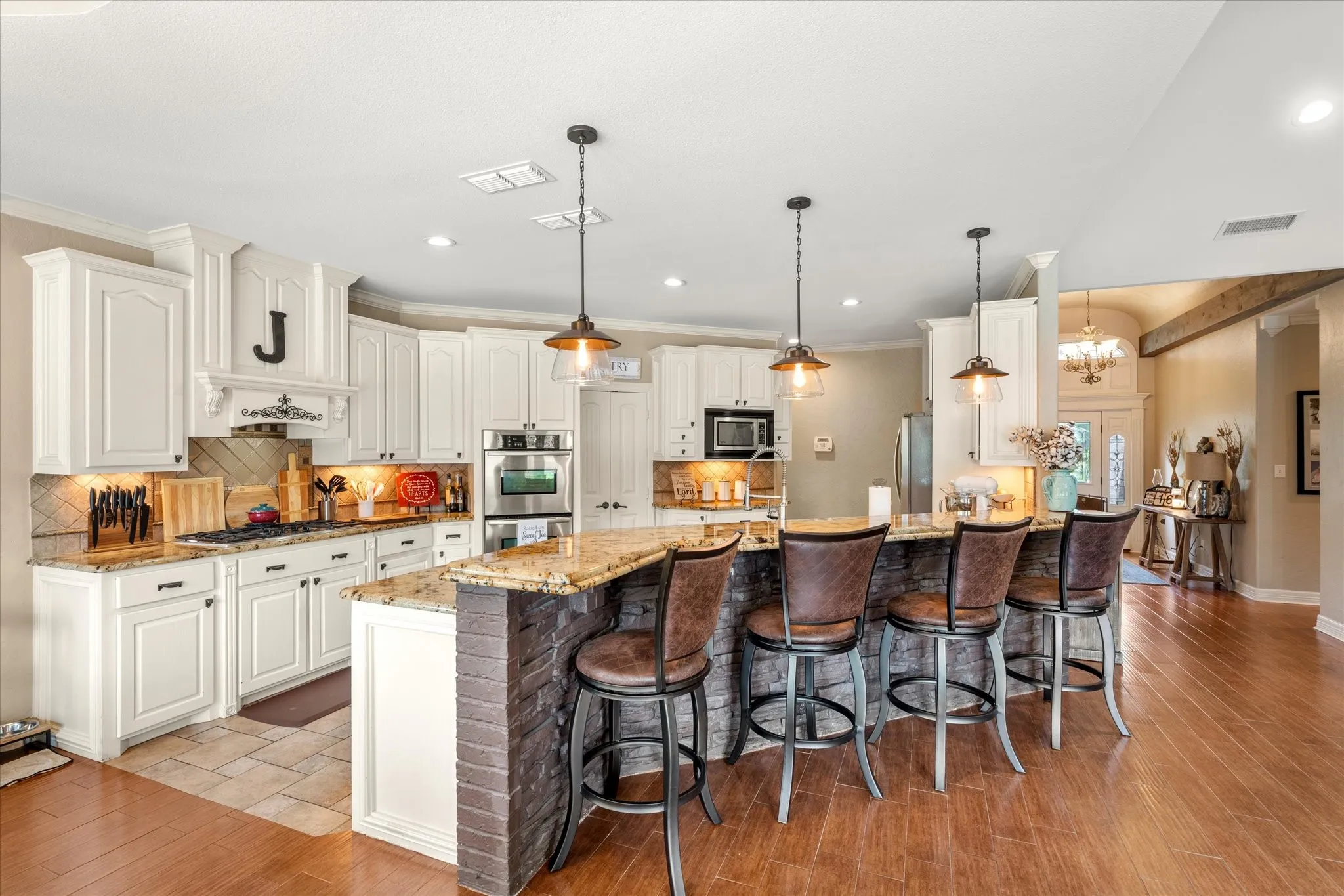 Farm For Sale in Titus County , 7267 E Texas Highway 49 Highway, Mt Pleasant, Texas 75455, 4 Bedrooms, 2 Bathrooms, 3 Garage spaces, 3,427 Sqft, built in 2009, Price $1,479,900, mls#21349865, Real Estate Agent in Mt Pleasant, Homes For Sale in Titus county, Homes For Sale in Mt Pleasant, Realtor in Mt Pleasant Texas, Real Estate Brokerage Independent Realty Texas, Luminita Cordes Realtor