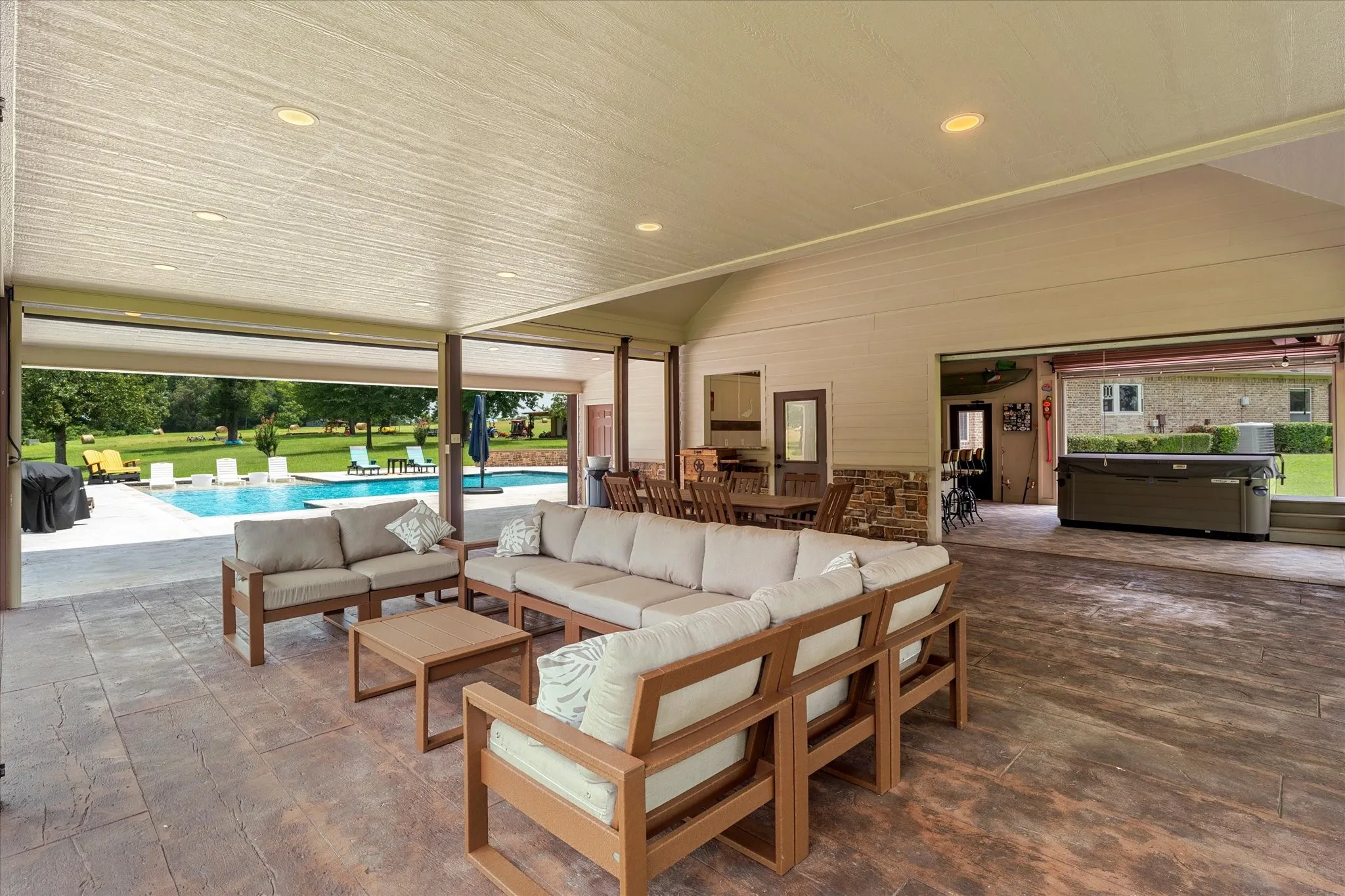 Farm For Sale in Titus County , 7267 E Texas Highway 49 Highway, Mt Pleasant, Texas 75455, 4 Bedrooms, 2 Bathrooms, 3 Garage spaces, 3,427 Sqft, built in 2009, Price $1,479,900, mls#21349865, Real Estate Agent in Mt Pleasant, Homes For Sale in Titus county, Homes For Sale in Mt Pleasant, Realtor in Mt Pleasant Texas, Real Estate Brokerage Independent Realty Texas, Luminita Cordes Realtor