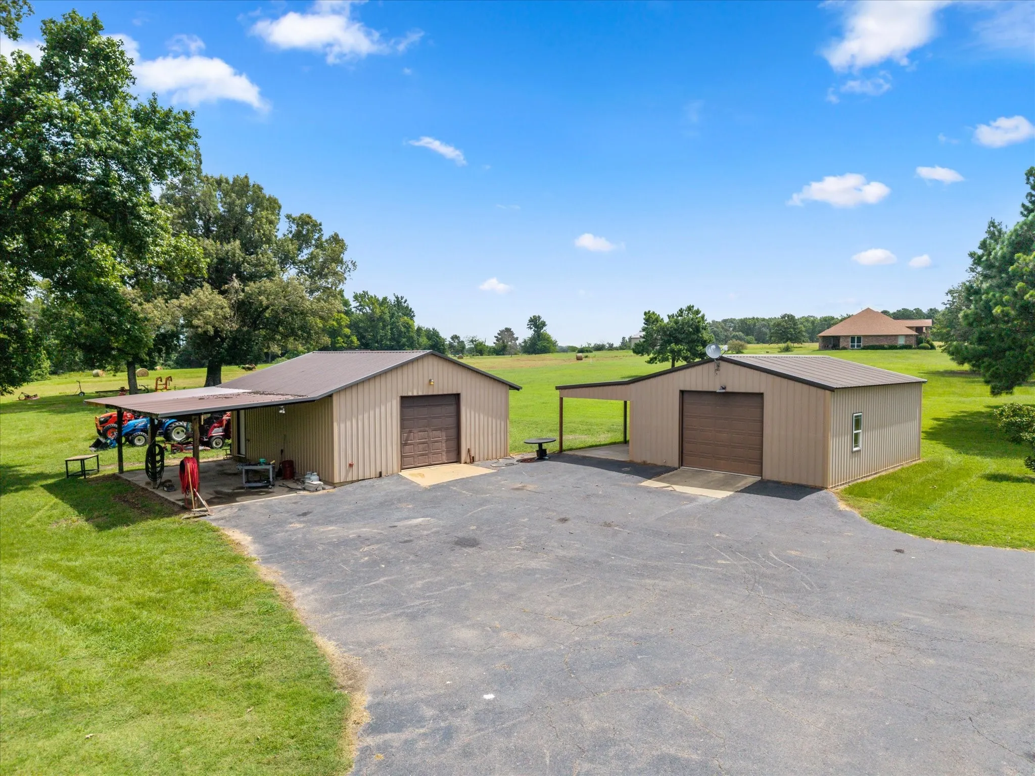 Farm For Sale in Titus County , 7267 E Texas Highway 49 Highway, Mt Pleasant, Texas 75455, 4 Bedrooms, 2 Bathrooms, 3 Garage spaces, 3,427 Sqft, built in 2009, Price $1,479,900, mls#21349865, Real Estate Agent in Mt Pleasant, Homes For Sale in Titus county, Homes For Sale in Mt Pleasant, Realtor in Mt Pleasant Texas, Real Estate Brokerage Independent Realty Texas, Luminita Cordes Realtor