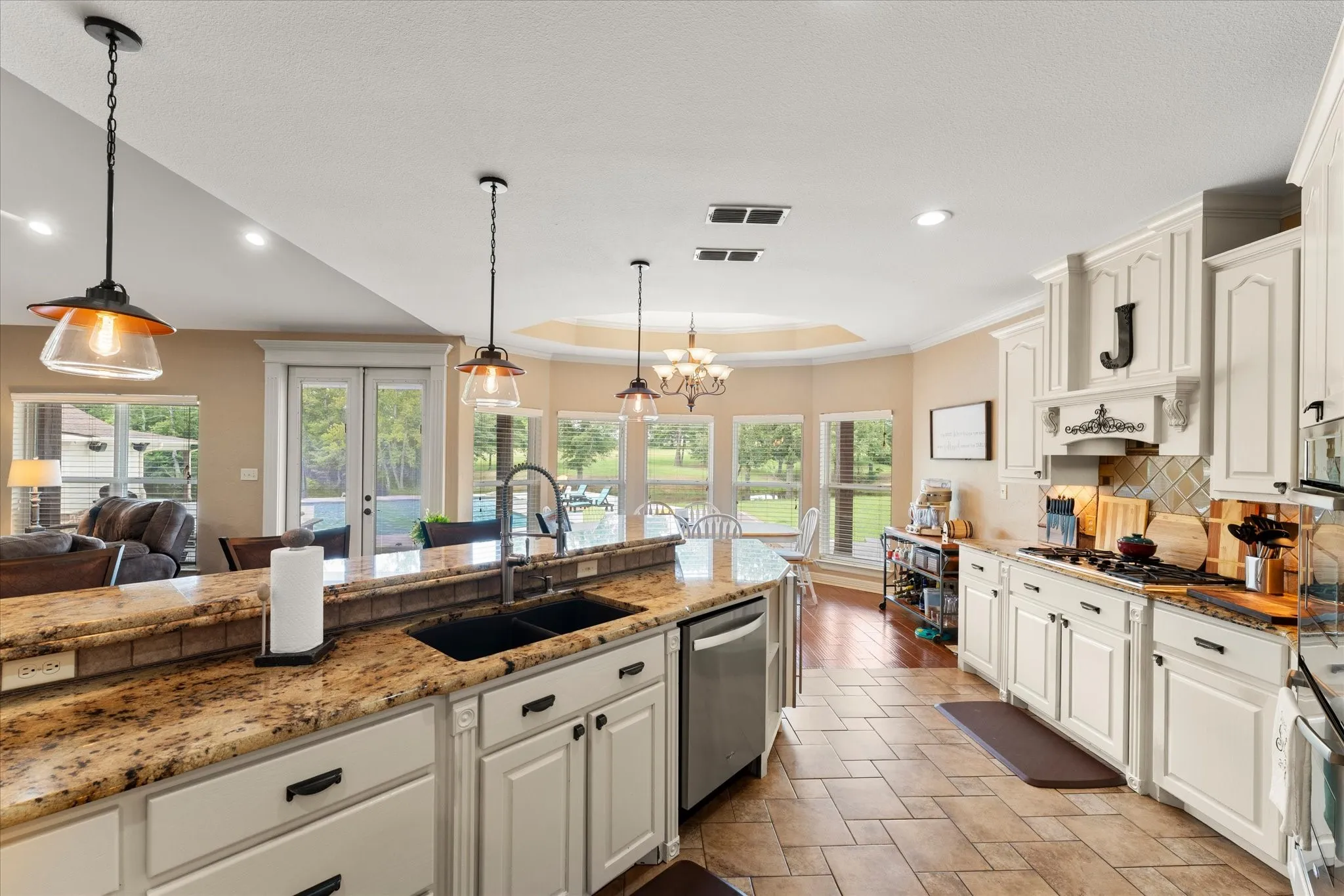 Farm For Sale in Titus County , 7267 E Texas Highway 49 Highway, Mt Pleasant, Texas 75455, 4 Bedrooms, 2 Bathrooms, 3 Garage spaces, 3,427 Sqft, built in 2009, Price $1,479,900, mls#21349865, Real Estate Agent in Mt Pleasant, Homes For Sale in Titus county, Homes For Sale in Mt Pleasant, Realtor in Mt Pleasant Texas, Real Estate Brokerage Independent Realty Texas, Luminita Cordes Realtor