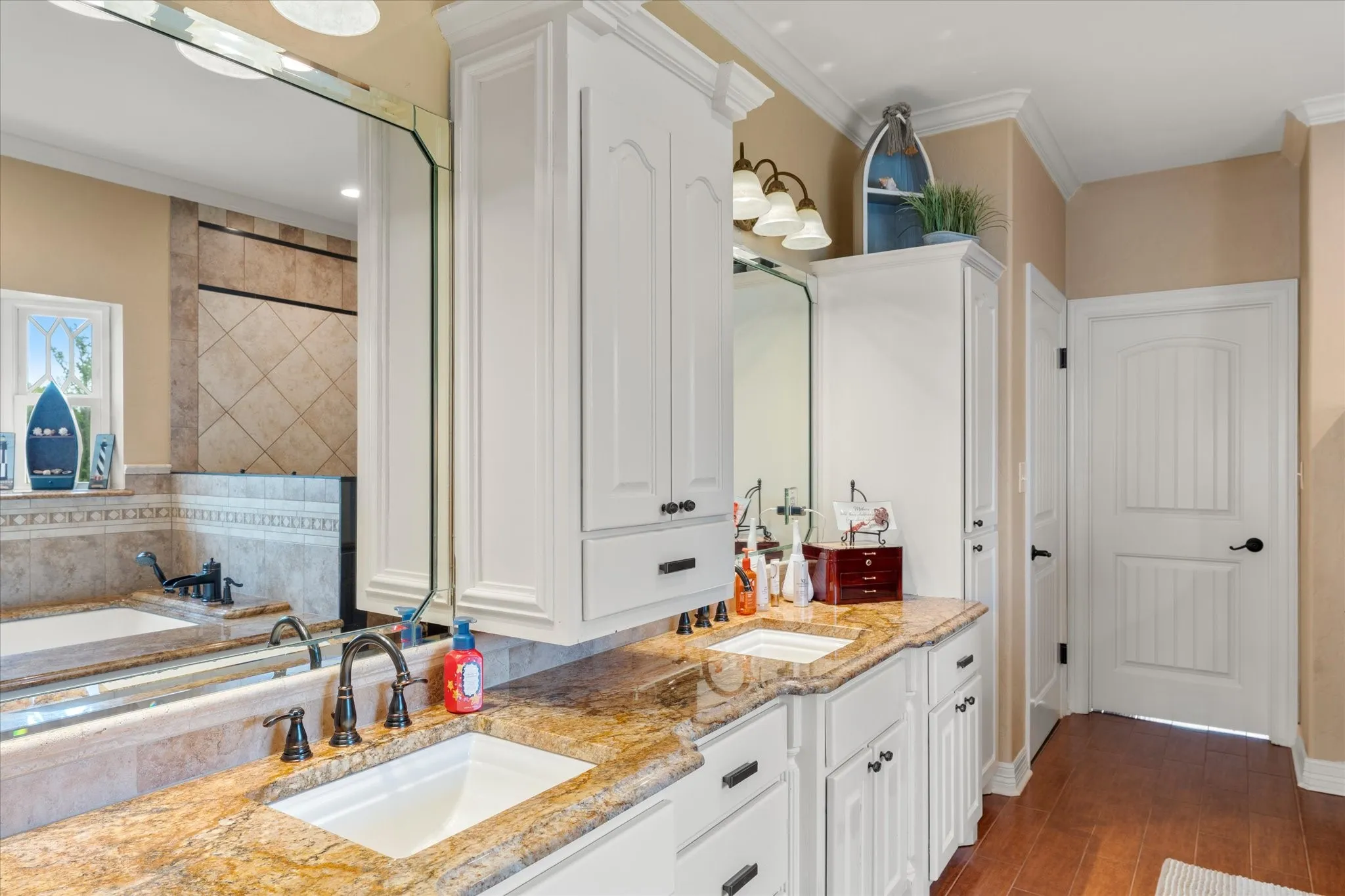 Farm For Sale in Titus County , 7267 E Texas Highway 49 Highway, Mt Pleasant, Texas 75455, 4 Bedrooms, 2 Bathrooms, 3 Garage spaces, 3,427 Sqft, built in 2009, Price $1,479,900, mls#21349865, Real Estate Agent in Mt Pleasant, Homes For Sale in Titus county, Homes For Sale in Mt Pleasant, Realtor in Mt Pleasant Texas, Real Estate Brokerage Independent Realty Texas, Luminita Cordes Realtor