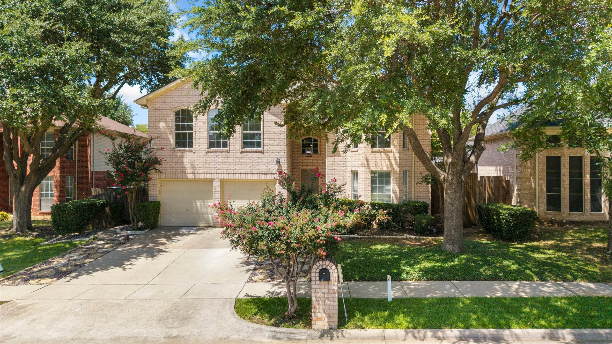 Single Family Residence For Sale in Denton County , 2516 Katina Drive, Flower Mound, Texas 75028, 4 Bedroom, 3 Bathroom, 2 Garage spaces, 2,469 Sqft, built in 1994, mls#21293492, Real Estate Agent in Flower Mound, Homes For Sale in Denton county, Homes For Sale in Flower Mound, Realtor in Flower Mound Texas, Real Estate Brokerage Independent Realty Texas, Luminita Cordes Realtor