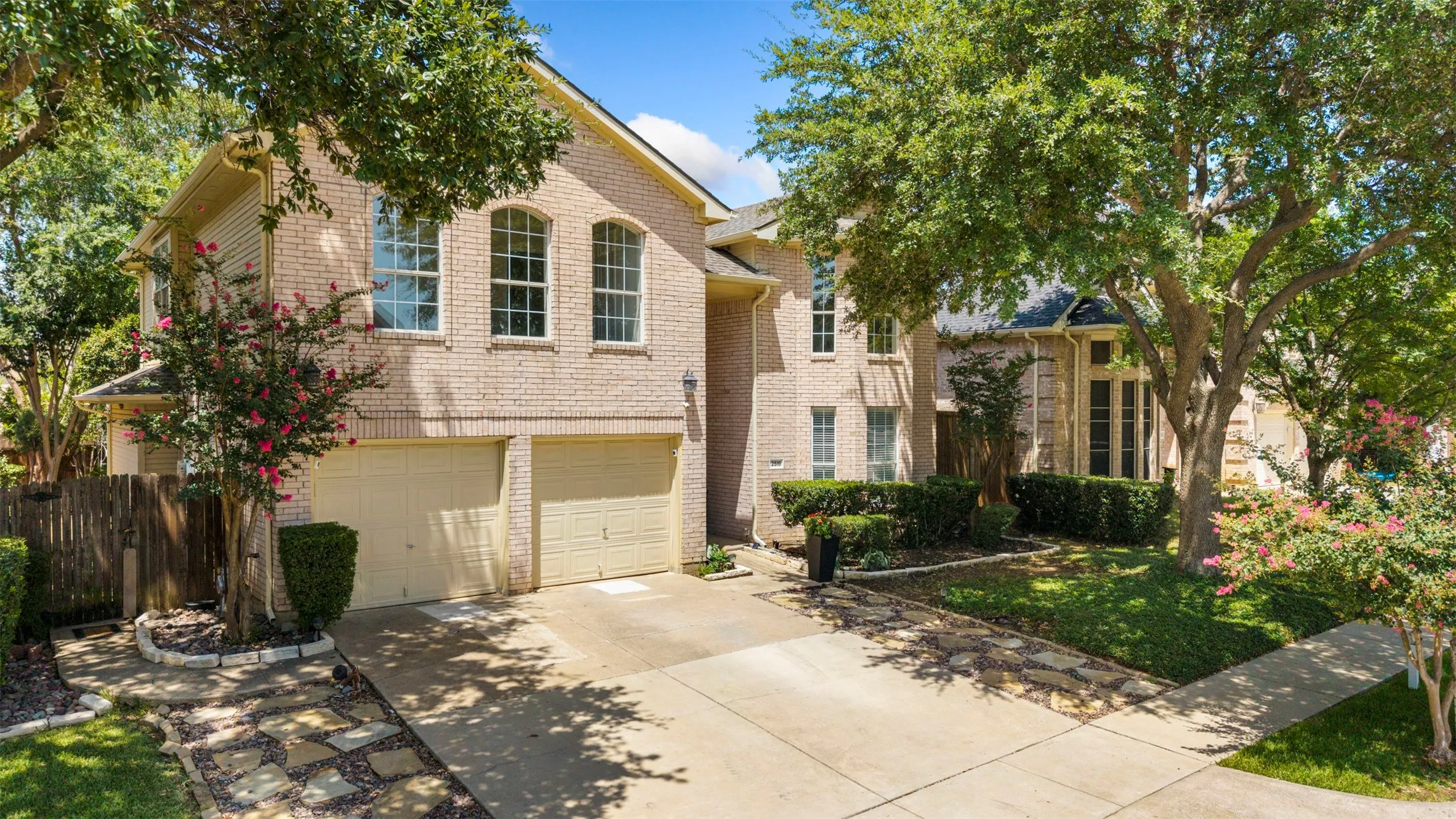 Single Family Residence For Sale in Denton County , 2516 Katina Drive, Flower Mound, Texas 75028, 4 Bedroom, 3 Bathroom, 2 Garage spaces, 2,469 Sqft, built in 1994, mls#21293492, Real Estate Agent in Flower Mound, Homes For Sale in Denton county, Homes For Sale in Flower Mound, Realtor in Flower Mound Texas, Real Estate Brokerage Independent Realty Texas, Luminita Cordes Realtor