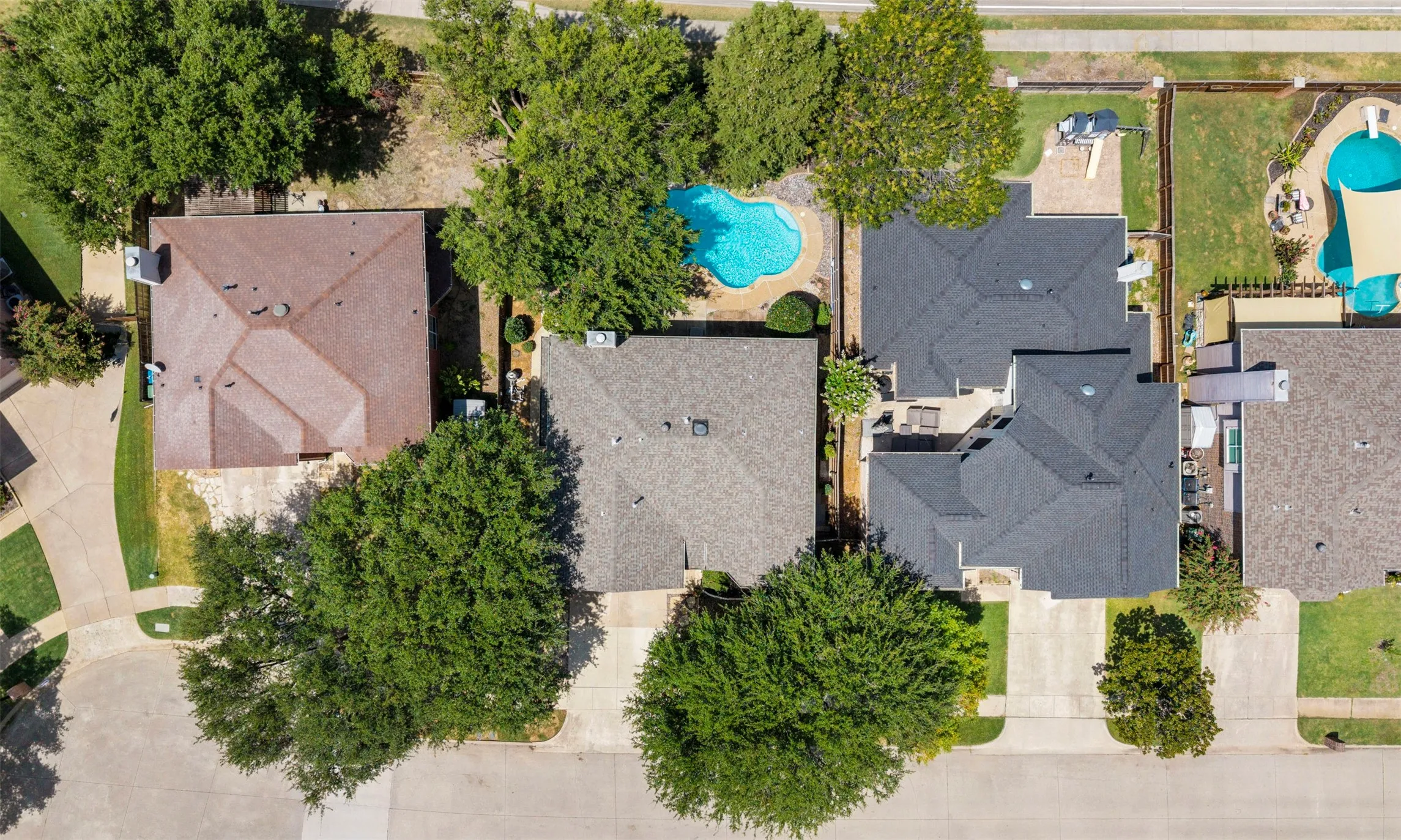 Single Family Residence For Sale in Denton County , 2516 Katina Drive, Flower Mound, Texas 75028, 4 Bedroom, 3 Bathroom, 2 Garage spaces, 2,469 Sqft, built in 1994, mls#21293492, Real Estate Agent in Flower Mound, Homes For Sale in Denton county, Homes For Sale in Flower Mound, Realtor in Flower Mound Texas, Real Estate Brokerage Independent Realty Texas, Luminita Cordes Realtor