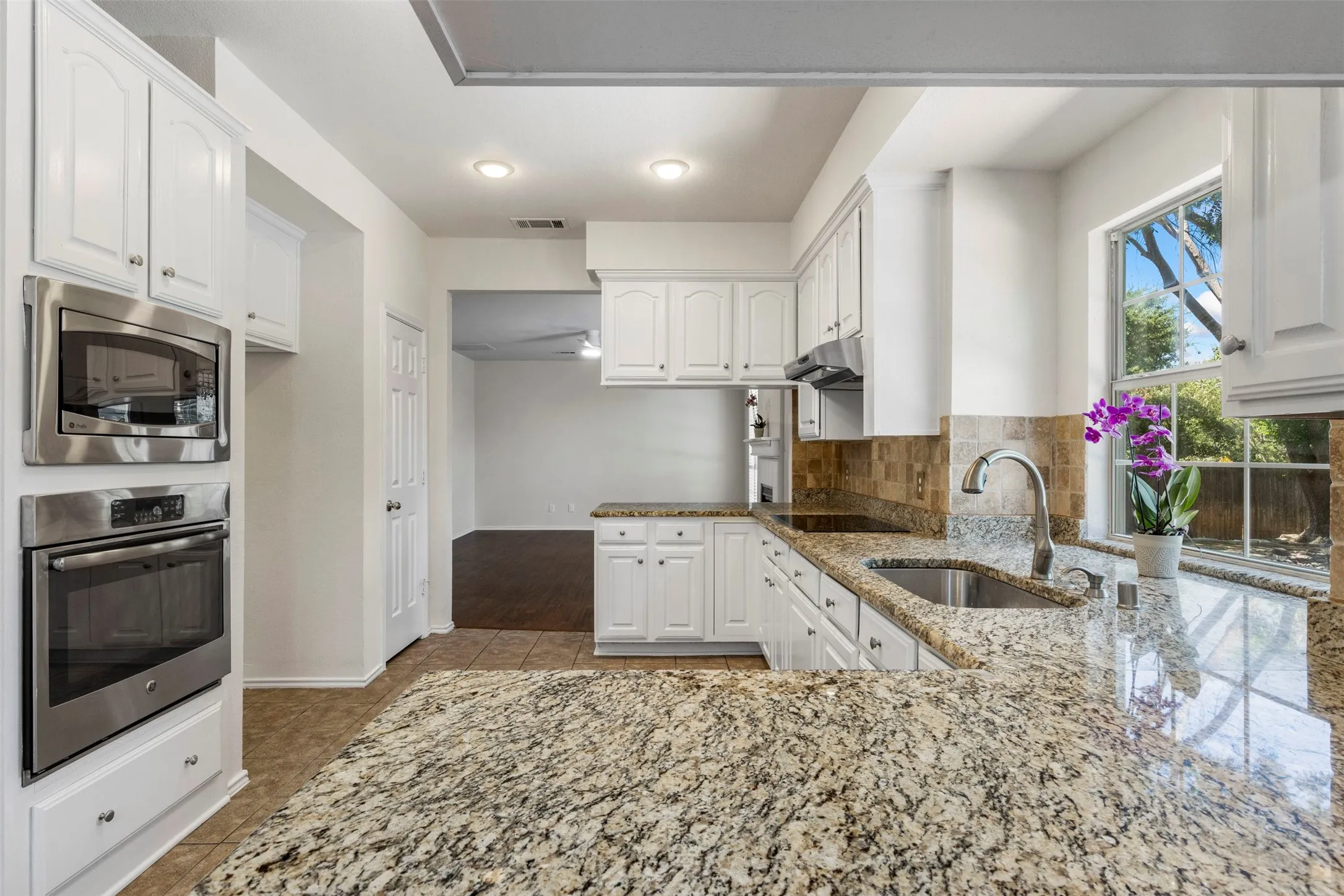 Single Family Residence For Sale in Denton County , 2516 Katina Drive, Flower Mound, Texas 75028, 4 Bedroom, 3 Bathroom, 2 Garage spaces, 2,469 Sqft, built in 1994, mls#21293492, Real Estate Agent in Flower Mound, Homes For Sale in Denton county, Homes For Sale in Flower Mound, Realtor in Flower Mound Texas, Real Estate Brokerage Independent Realty Texas, Luminita Cordes Realtor