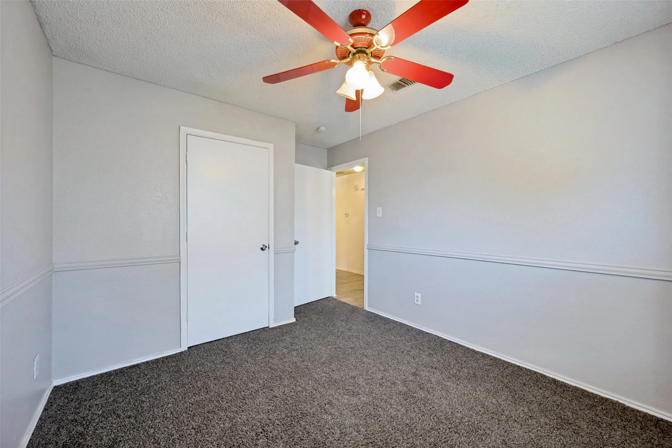 Single Family Residence For Sale in Tarrant County , 9008 Topperwind Court, Fort Worth, Texas 76134, 3 Bedroom, 2 Bathroom, 2 Garage spaces, 1,511 Sqft, built in 1987, mls#21349502, Real Estate Agent in Fort Worth, Homes For Sale in Tarrant county, Homes For Sale in Fort Worth, Realtor in Fort Worth Texas, Real Estate Brokerage Independent Realty Texas, Luminita Cordes Realtor