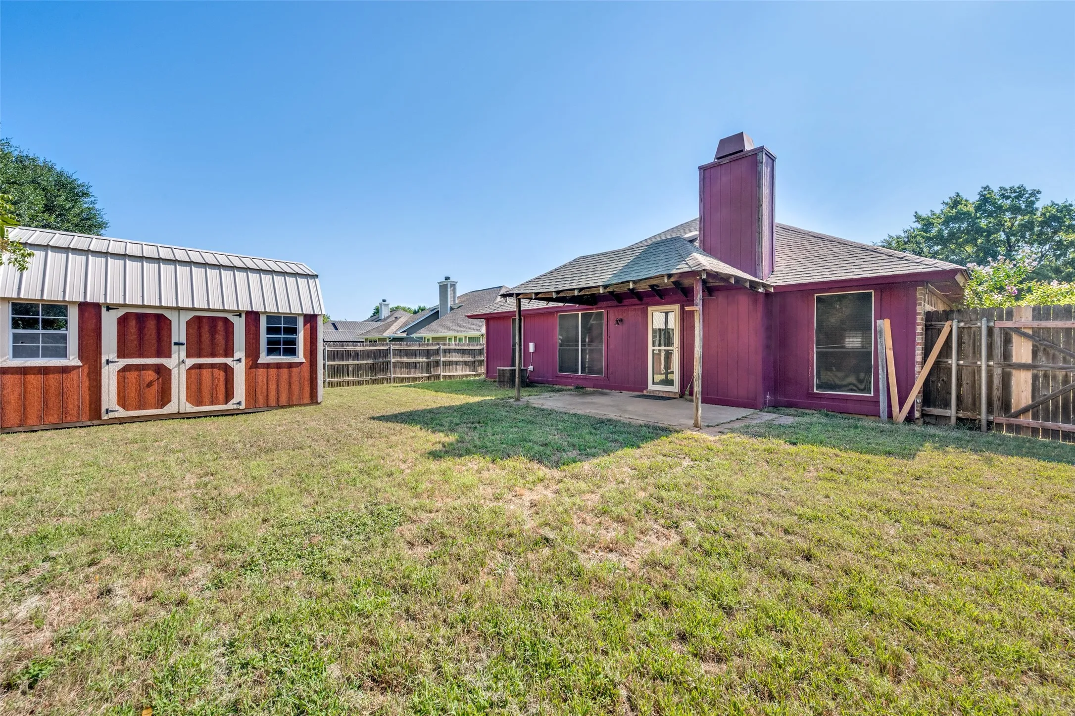 Single Family Residence For Sale in Tarrant County , 9008 Topperwind Court, Fort Worth, Texas 76134, 3 Bedroom, 2 Bathroom, 2 Garage spaces, 1,511 Sqft, built in 1987, mls#21349502, Real Estate Agent in Fort Worth, Homes For Sale in Tarrant county, Homes For Sale in Fort Worth, Realtor in Fort Worth Texas, Real Estate Brokerage Independent Realty Texas, Luminita Cordes Realtor