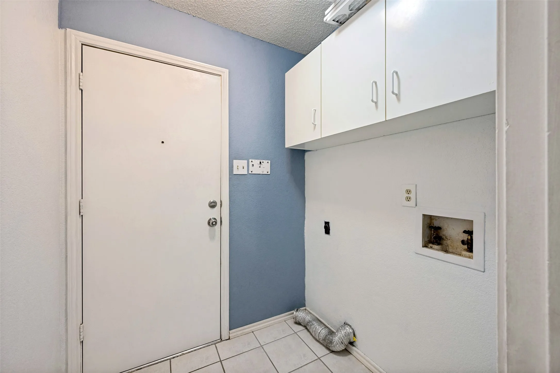 Single Family Residence For Sale in Tarrant County , 9008 Topperwind Court, Fort Worth, Texas 76134, 3 Bedroom, 2 Bathroom, 2 Garage spaces, 1,511 Sqft, built in 1987, mls#21349502, Real Estate Agent in Fort Worth, Homes For Sale in Tarrant county, Homes For Sale in Fort Worth, Realtor in Fort Worth Texas, Real Estate Brokerage Independent Realty Texas, Luminita Cordes Realtor