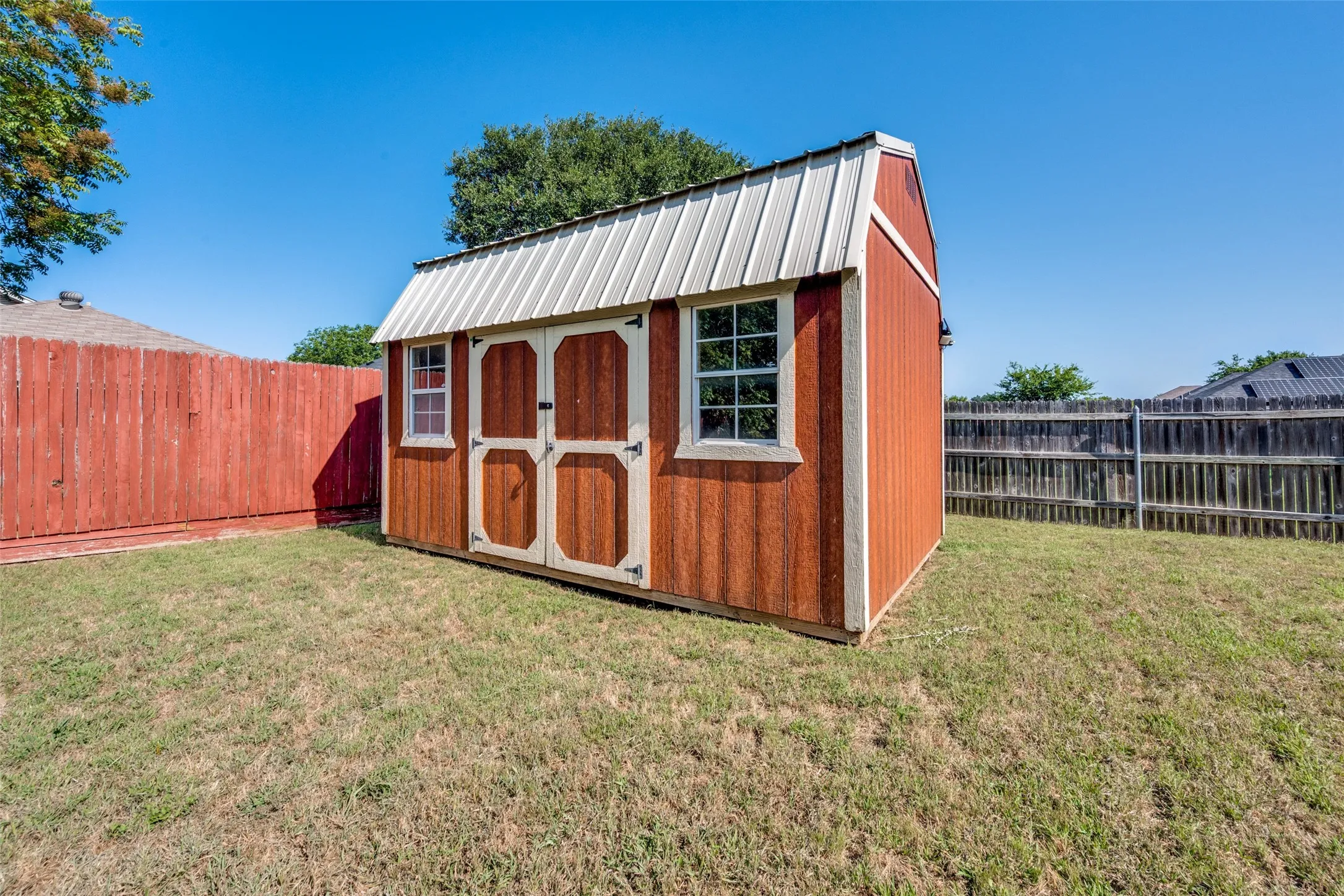 Single Family Residence For Sale in Tarrant County , 9008 Topperwind Court, Fort Worth, Texas 76134, 3 Bedroom, 2 Bathroom, 2 Garage spaces, 1,511 Sqft, built in 1987, mls#21349502, Real Estate Agent in Fort Worth, Homes For Sale in Tarrant county, Homes For Sale in Fort Worth, Realtor in Fort Worth Texas, Real Estate Brokerage Independent Realty Texas, Luminita Cordes Realtor