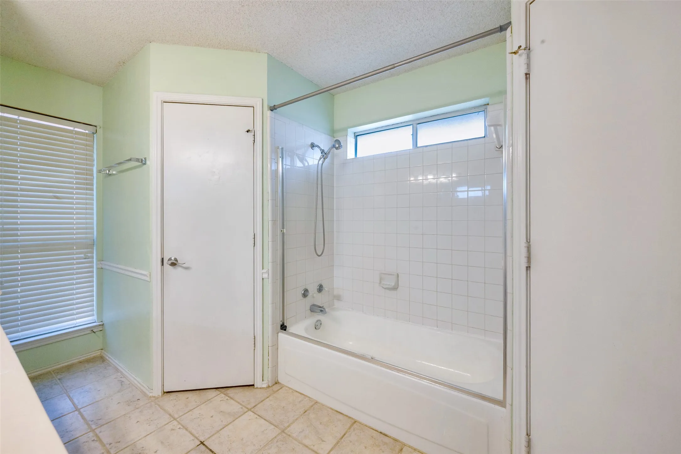 Single Family Residence For Sale in Tarrant County , 9008 Topperwind Court, Fort Worth, Texas 76134, 3 Bedroom, 2 Bathroom, 2 Garage spaces, 1,511 Sqft, built in 1987, mls#21349502, Real Estate Agent in Fort Worth, Homes For Sale in Tarrant county, Homes For Sale in Fort Worth, Realtor in Fort Worth Texas, Real Estate Brokerage Independent Realty Texas, Luminita Cordes Realtor
