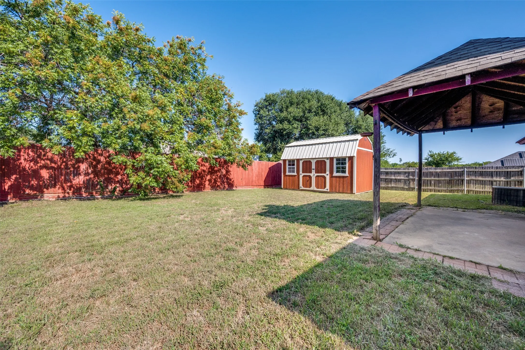 Single Family Residence For Sale in Tarrant County , 9008 Topperwind Court, Fort Worth, Texas 76134, 3 Bedroom, 2 Bathroom, 2 Garage spaces, 1,511 Sqft, built in 1987, mls#21349502, Real Estate Agent in Fort Worth, Homes For Sale in Tarrant county, Homes For Sale in Fort Worth, Realtor in Fort Worth Texas, Real Estate Brokerage Independent Realty Texas, Luminita Cordes Realtor