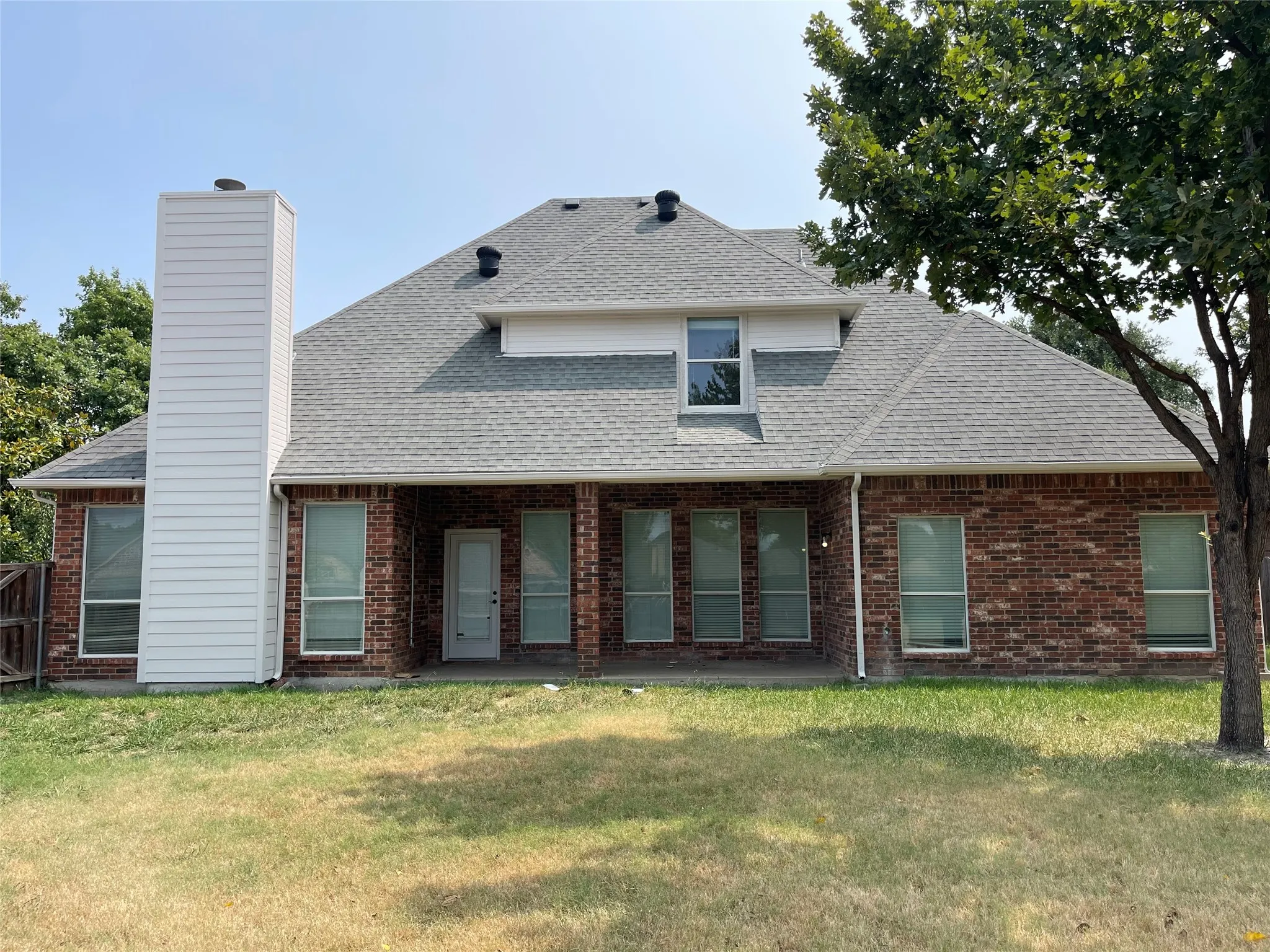Single Family Residence For Rent in Ellis County , 6030 Bentwood Drive, Midlothian, Texas 76065, 4 Bedroom, 3 Bathroom, 2 Garage spaces, 2,465 Sqft, built in 2002, mls#21346772, Real Estate Agent in Midlothian, Homes For Rent in Ellis county, Homes For Rent in Midlothian, Realtor in Midlothian Texas, Real Estate Brokerage Independent Realty Texas, Luminita Cordes Realtor