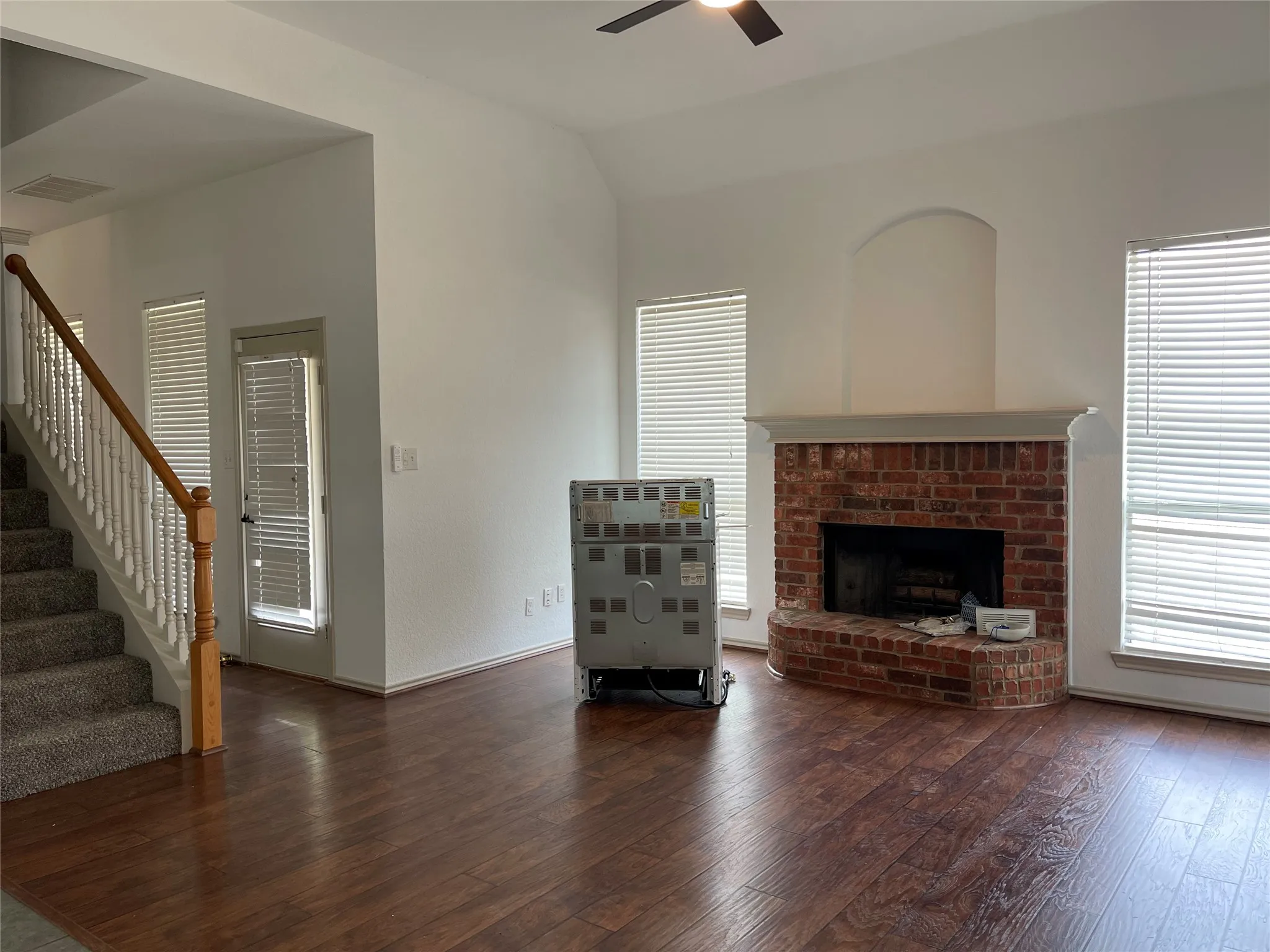 Single Family Residence For Rent in Ellis County , 6030 Bentwood Drive, Midlothian, Texas 76065, 4 Bedroom, 3 Bathroom, 2 Garage spaces, 2,465 Sqft, built in 2002, mls#21346772, Real Estate Agent in Midlothian, Homes For Rent in Ellis county, Homes For Rent in Midlothian, Realtor in Midlothian Texas, Real Estate Brokerage Independent Realty Texas, Luminita Cordes Realtor