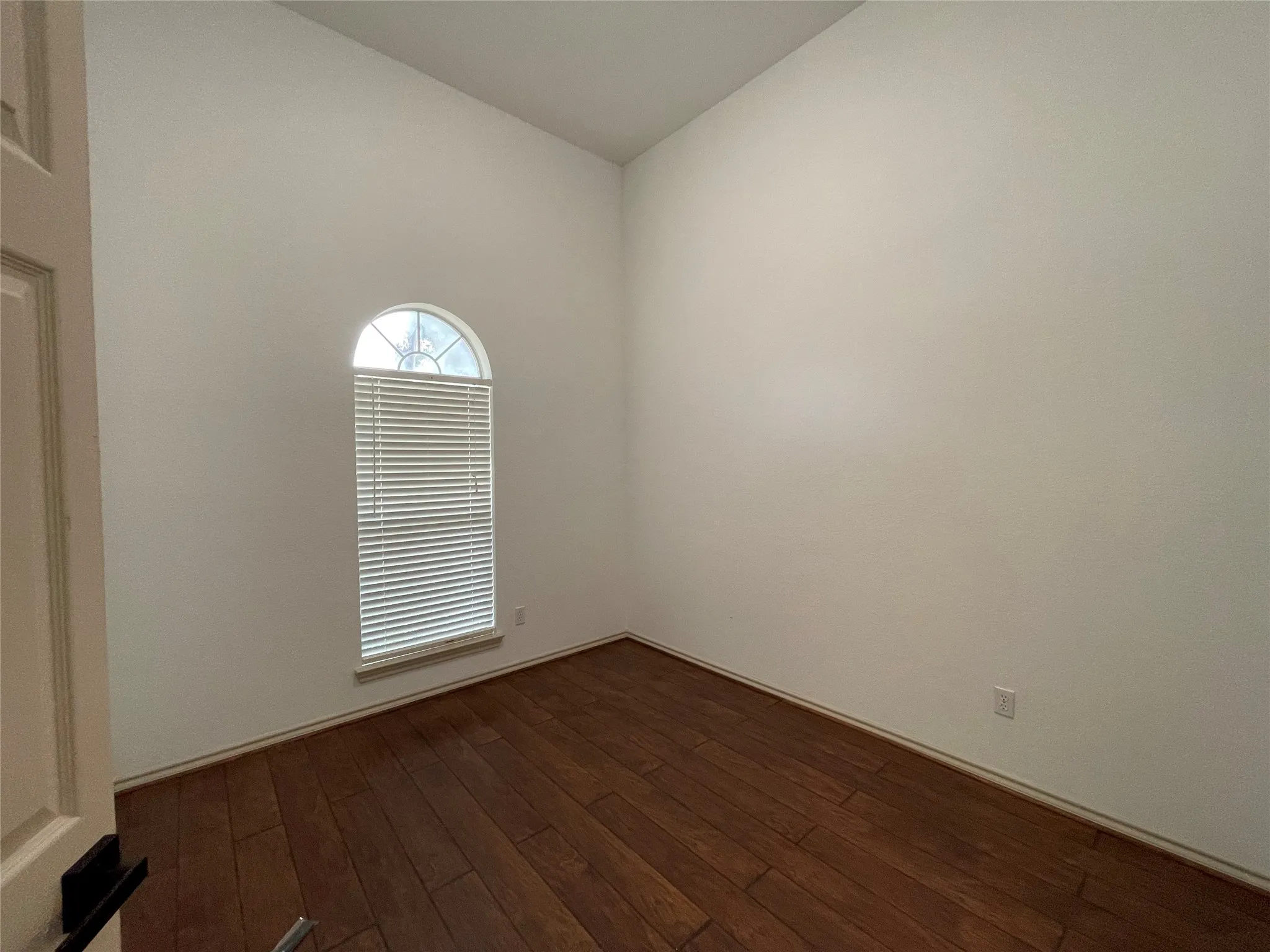Single Family Residence For Rent in Ellis County , 6030 Bentwood Drive, Midlothian, Texas 76065, 4 Bedroom, 3 Bathroom, 2 Garage spaces, 2,465 Sqft, built in 2002, mls#21346772, Real Estate Agent in Midlothian, Homes For Rent in Ellis county, Homes For Rent in Midlothian, Realtor in Midlothian Texas, Real Estate Brokerage Independent Realty Texas, Luminita Cordes Realtor