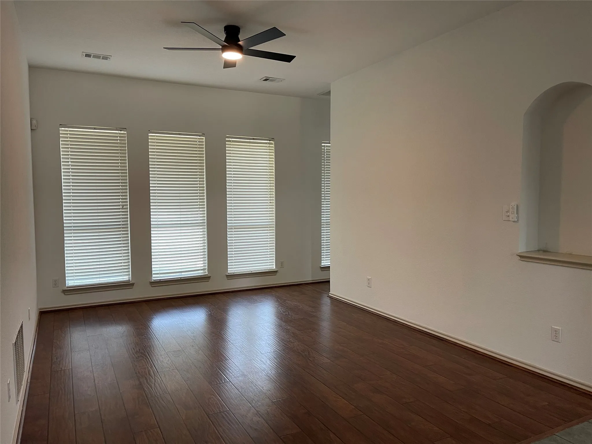 Single Family Residence For Rent in Ellis County , 6030 Bentwood Drive, Midlothian, Texas 76065, 4 Bedroom, 3 Bathroom, 2 Garage spaces, 2,465 Sqft, built in 2002, mls#21346772, Real Estate Agent in Midlothian, Homes For Rent in Ellis county, Homes For Rent in Midlothian, Realtor in Midlothian Texas, Real Estate Brokerage Independent Realty Texas, Luminita Cordes Realtor