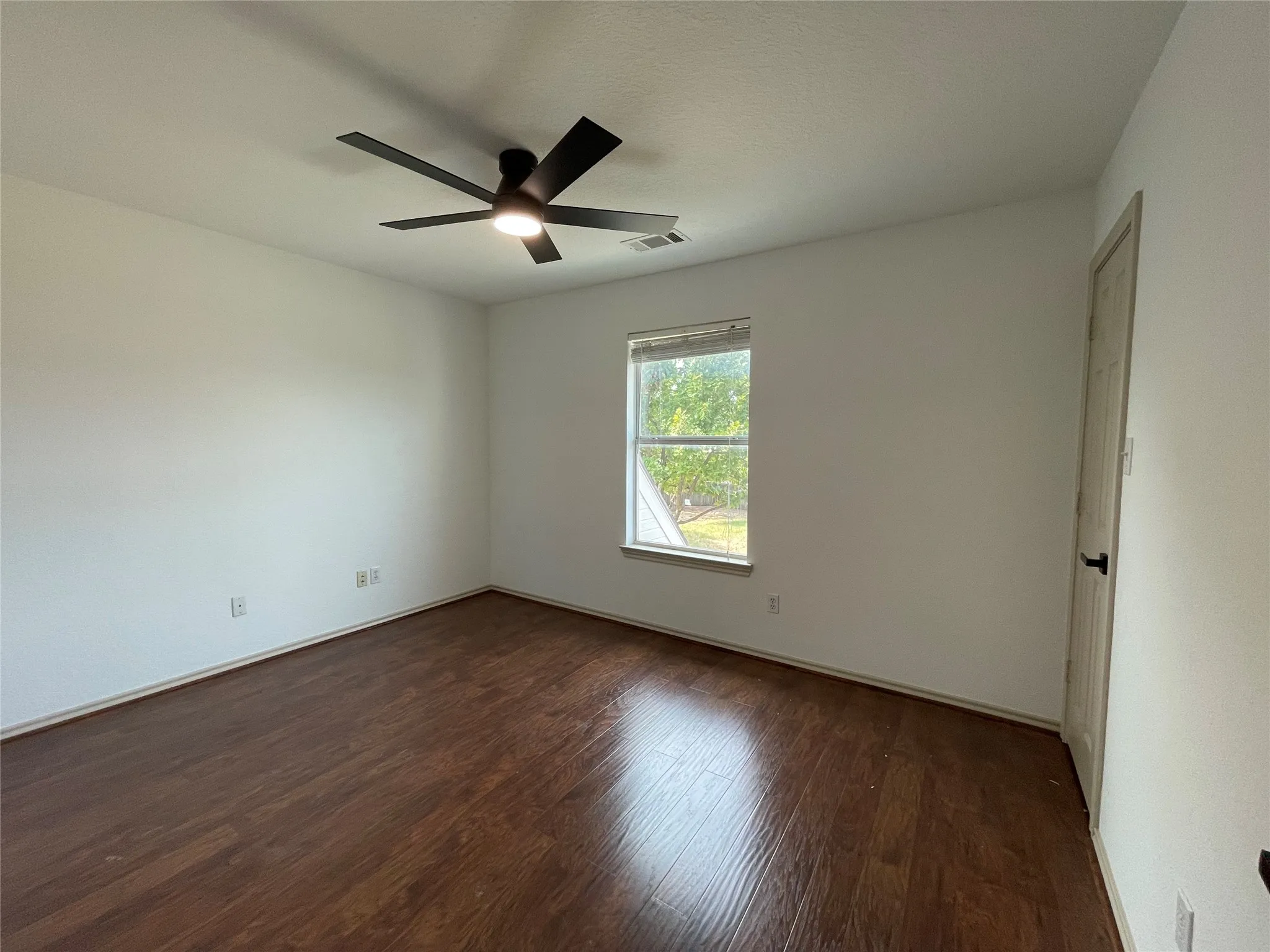 Single Family Residence For Rent in Ellis County , 6030 Bentwood Drive, Midlothian, Texas 76065, 4 Bedroom, 3 Bathroom, 2 Garage spaces, 2,465 Sqft, built in 2002, mls#21346772, Real Estate Agent in Midlothian, Homes For Rent in Ellis county, Homes For Rent in Midlothian, Realtor in Midlothian Texas, Real Estate Brokerage Independent Realty Texas, Luminita Cordes Realtor