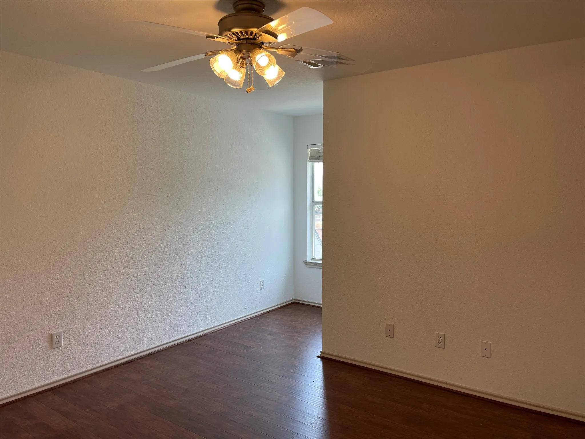 Single Family Residence For Rent in Ellis County , 6030 Bentwood Drive, Midlothian, Texas 76065, 4 Bedroom, 3 Bathroom, 2 Garage spaces, 2,465 Sqft, built in 2002, mls#21346772, Real Estate Agent in Midlothian, Homes For Rent in Ellis county, Homes For Rent in Midlothian, Realtor in Midlothian Texas, Real Estate Brokerage Independent Realty Texas, Luminita Cordes Realtor