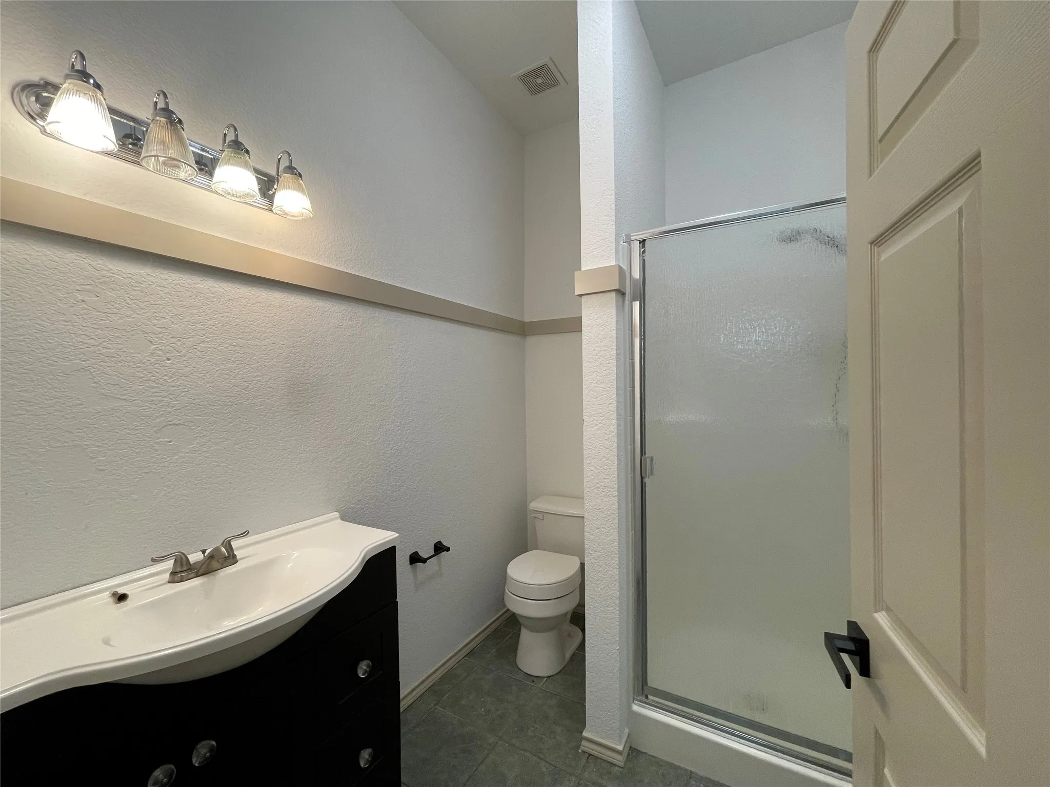 Single Family Residence For Rent in Ellis County , 6030 Bentwood Drive, Midlothian, Texas 76065, 4 Bedroom, 3 Bathroom, 2 Garage spaces, 2,465 Sqft, built in 2002, mls#21346772, Real Estate Agent in Midlothian, Homes For Rent in Ellis county, Homes For Rent in Midlothian, Realtor in Midlothian Texas, Real Estate Brokerage Independent Realty Texas, Luminita Cordes Realtor