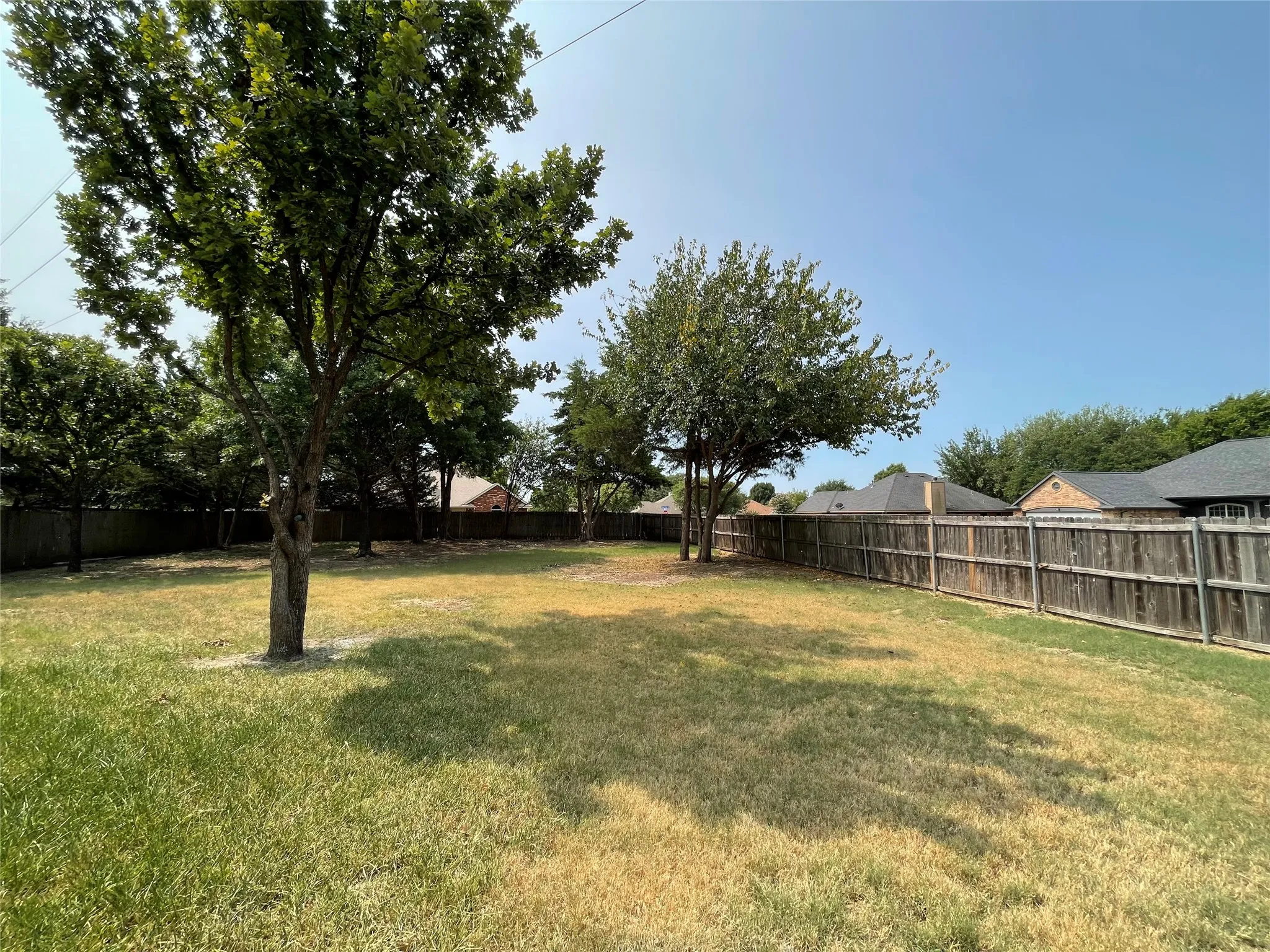 Single Family Residence For Rent in Ellis County , 6030 Bentwood Drive, Midlothian, Texas 76065, 4 Bedroom, 3 Bathroom, 2 Garage spaces, 2,465 Sqft, built in 2002, mls#21346772, Real Estate Agent in Midlothian, Homes For Rent in Ellis county, Homes For Rent in Midlothian, Realtor in Midlothian Texas, Real Estate Brokerage Independent Realty Texas, Luminita Cordes Realtor