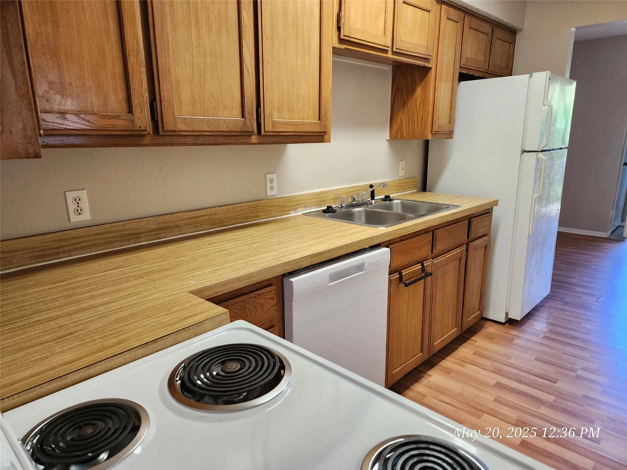 Quadruplex For Rent in Johnson County , 429 SW Thomas Street A, Burleson, Texas 76028, 2 Bedroom, 1 Bathroom, Garage spaces, 1,014 Sqft, built in 1983, mls#21321422, Real Estate Agent in Burleson, Homes For Rent in Johnson county, Homes For Rent in Burleson, Realtor in Burleson Texas, Real Estate Brokerage Independent Realty Texas, Luminita Cordes Realtor