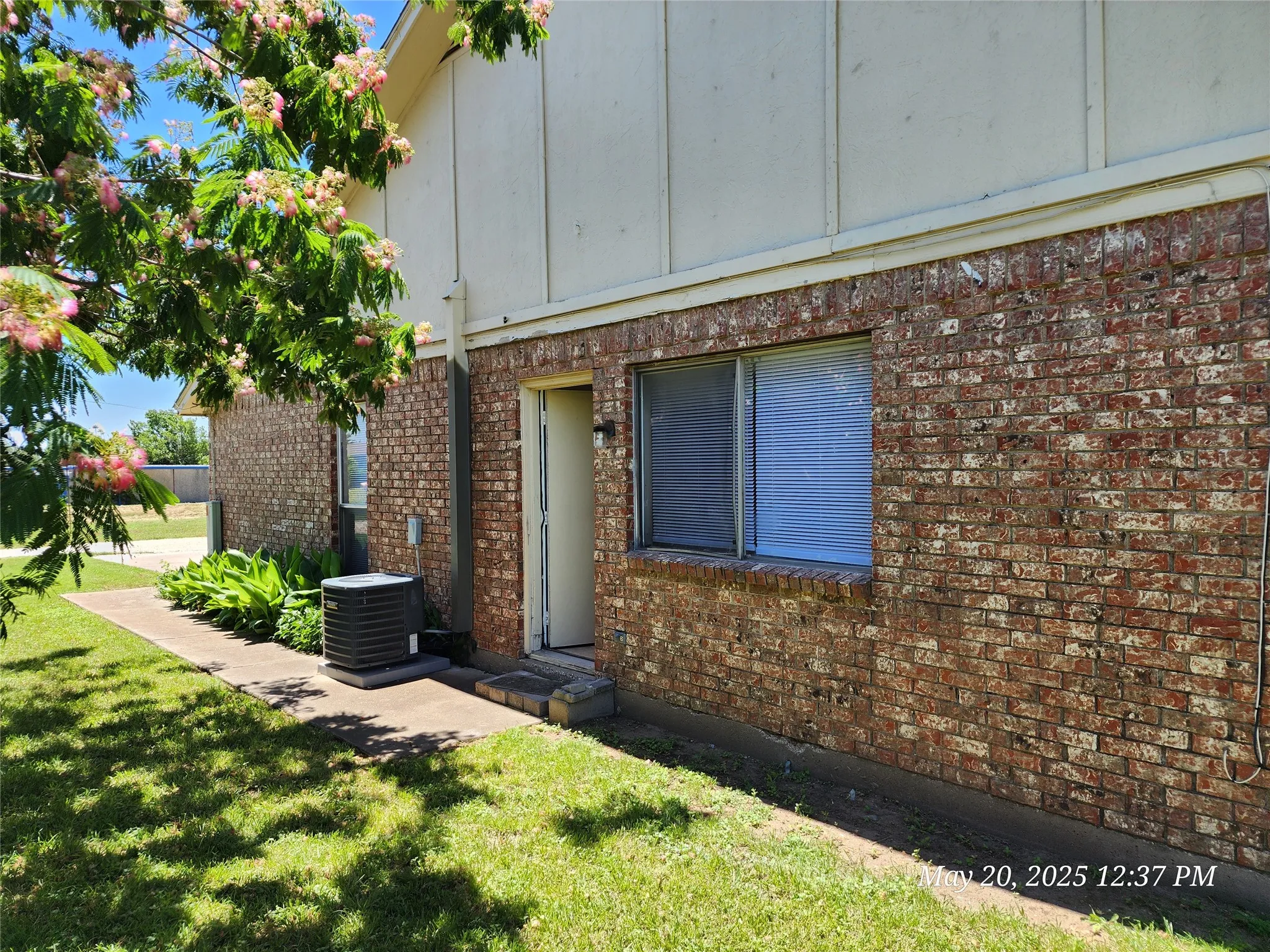 Quadruplex For Rent in Johnson County , 429 SW Thomas Street A, Burleson, Texas 76028, 2 Bedroom, 1 Bathroom, Garage spaces, 1,014 Sqft, built in 1983, mls#21321422, Real Estate Agent in Burleson, Homes For Rent in Johnson county, Homes For Rent in Burleson, Realtor in Burleson Texas, Real Estate Brokerage Independent Realty Texas, Luminita Cordes Realtor