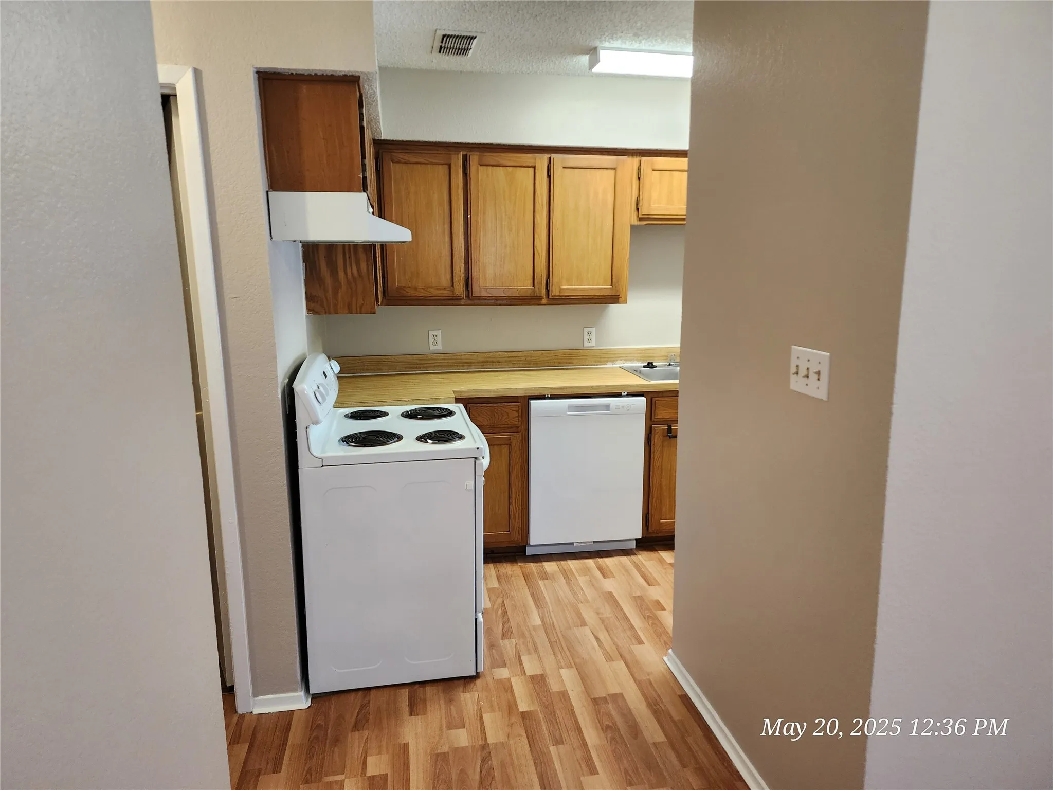 Quadruplex For Rent in Johnson County , 429 SW Thomas Street A, Burleson, Texas 76028, 2 Bedroom, 1 Bathroom, Garage spaces, 1,014 Sqft, built in 1983, mls#21321422, Real Estate Agent in Burleson, Homes For Rent in Johnson county, Homes For Rent in Burleson, Realtor in Burleson Texas, Real Estate Brokerage Independent Realty Texas, Luminita Cordes Realtor