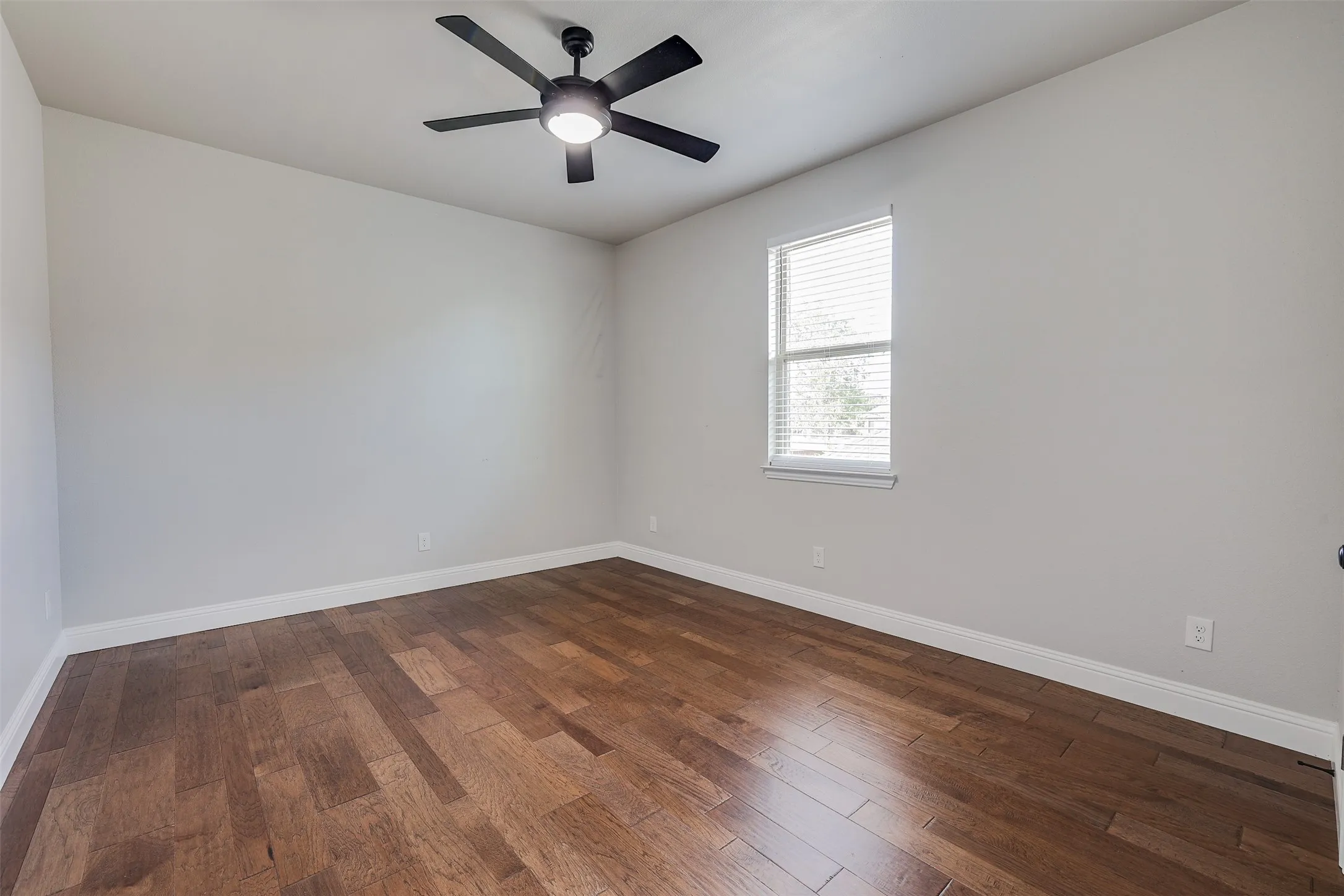 Single Family Residence For Sale in Tarrant County , 1804 Eastwood Court, Mansfield, Texas 76063, 5 Bedroom, 4 Bathroom, 2 Garage spaces, 3,716 Sqft, built in 2022, mls#21350437, Real Estate Agent in Mansfield, Homes For Sale in Tarrant county, Homes For Sale in Mansfield, Realtor in Mansfield Texas, Real Estate Brokerage Independent Realty Texas, Luminita Cordes Realtor