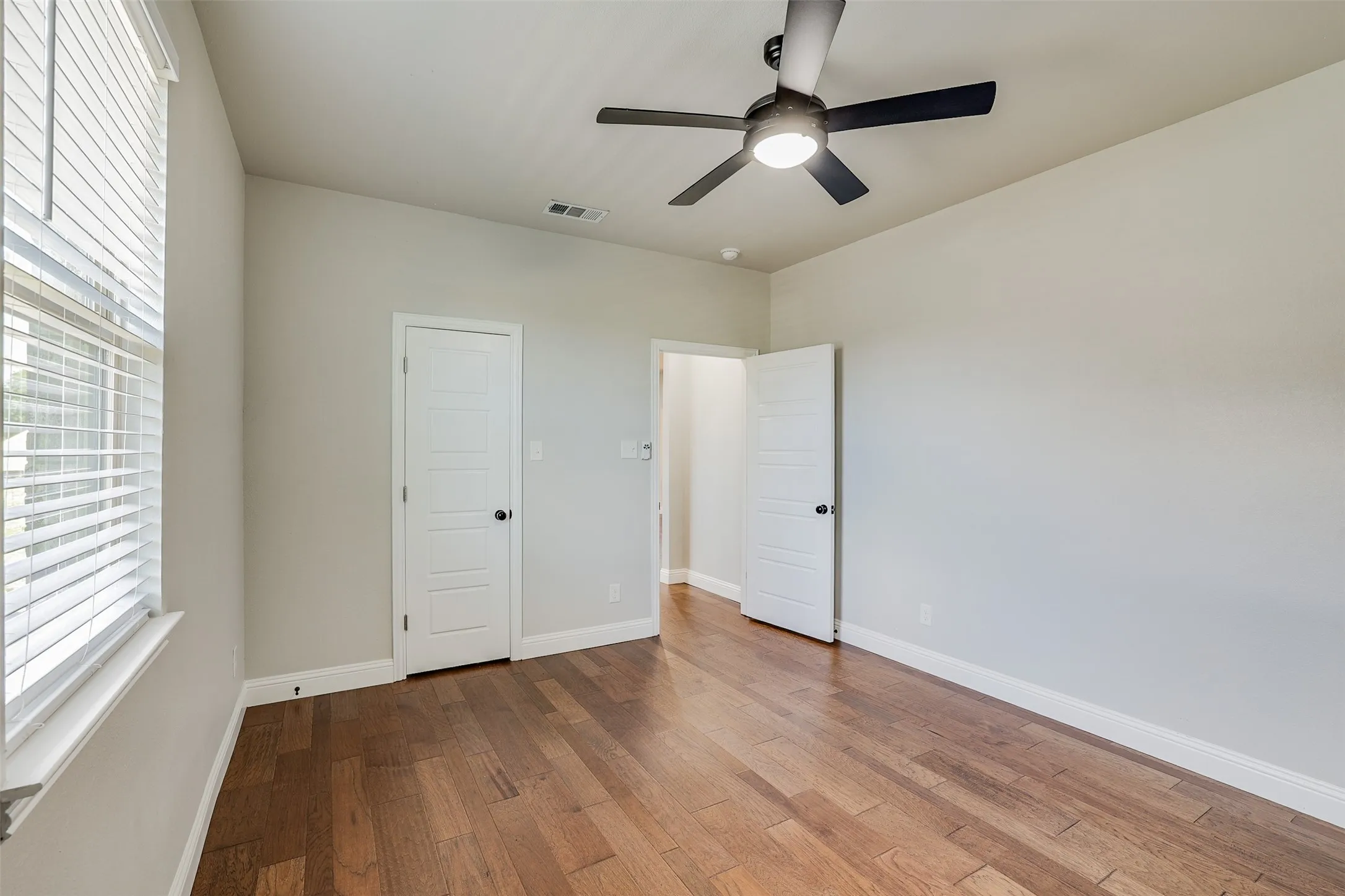 Single Family Residence For Sale in Tarrant County , 1804 Eastwood Court, Mansfield, Texas 76063, 5 Bedroom, 4 Bathroom, 2 Garage spaces, 3,716 Sqft, built in 2022, mls#21350437, Real Estate Agent in Mansfield, Homes For Sale in Tarrant county, Homes For Sale in Mansfield, Realtor in Mansfield Texas, Real Estate Brokerage Independent Realty Texas, Luminita Cordes Realtor