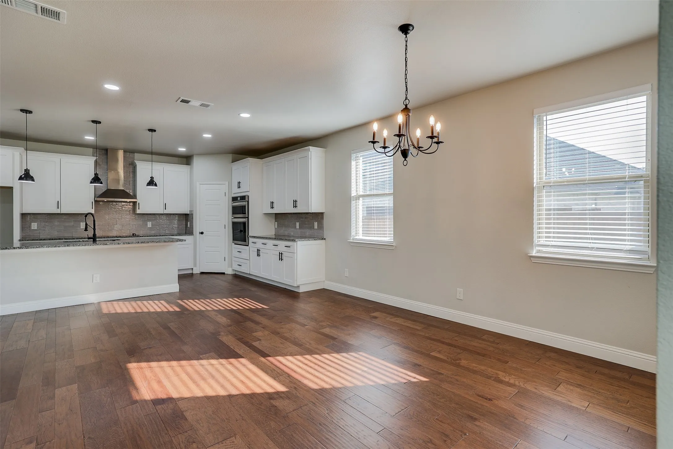 Single Family Residence For Sale in Tarrant County , 1804 Eastwood Court, Mansfield, Texas 76063, 5 Bedroom, 4 Bathroom, 2 Garage spaces, 3,716 Sqft, built in 2022, mls#21350437, Real Estate Agent in Mansfield, Homes For Sale in Tarrant county, Homes For Sale in Mansfield, Realtor in Mansfield Texas, Real Estate Brokerage Independent Realty Texas, Luminita Cordes Realtor