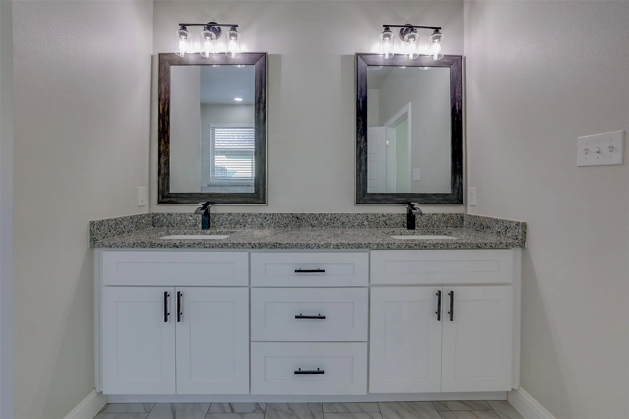 Single Family Residence For Sale in Tarrant County , 1804 Eastwood Court, Mansfield, Texas 76063, 5 Bedroom, 4 Bathroom, 2 Garage spaces, 3,716 Sqft, built in 2022, mls#21350437, Real Estate Agent in Mansfield, Homes For Sale in Tarrant county, Homes For Sale in Mansfield, Realtor in Mansfield Texas, Real Estate Brokerage Independent Realty Texas, Luminita Cordes Realtor