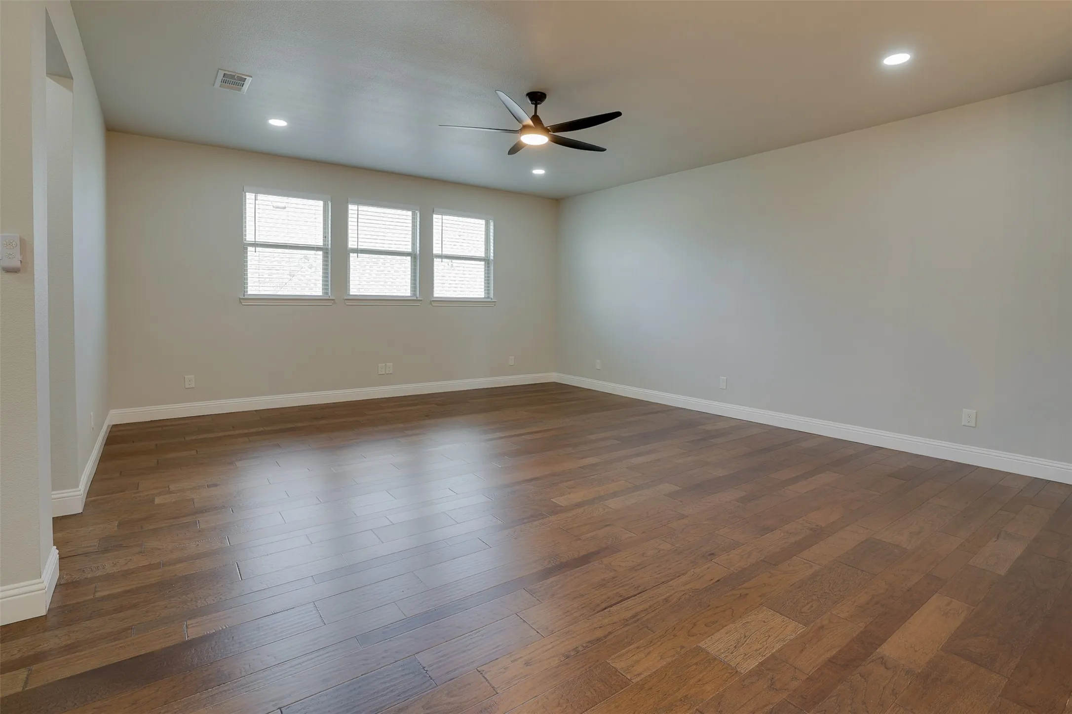 Single Family Residence For Sale in Tarrant County , 1804 Eastwood Court, Mansfield, Texas 76063, 5 Bedroom, 4 Bathroom, 2 Garage spaces, 3,716 Sqft, built in 2022, mls#21350437, Real Estate Agent in Mansfield, Homes For Sale in Tarrant county, Homes For Sale in Mansfield, Realtor in Mansfield Texas, Real Estate Brokerage Independent Realty Texas, Luminita Cordes Realtor