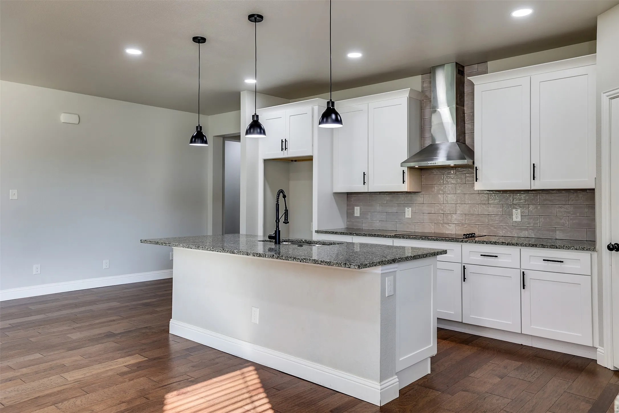 Single Family Residence For Sale in Tarrant County , 1804 Eastwood Court, Mansfield, Texas 76063, 5 Bedroom, 4 Bathroom, 2 Garage spaces, 3,716 Sqft, built in 2022, mls#21350437, Real Estate Agent in Mansfield, Homes For Sale in Tarrant county, Homes For Sale in Mansfield, Realtor in Mansfield Texas, Real Estate Brokerage Independent Realty Texas, Luminita Cordes Realtor