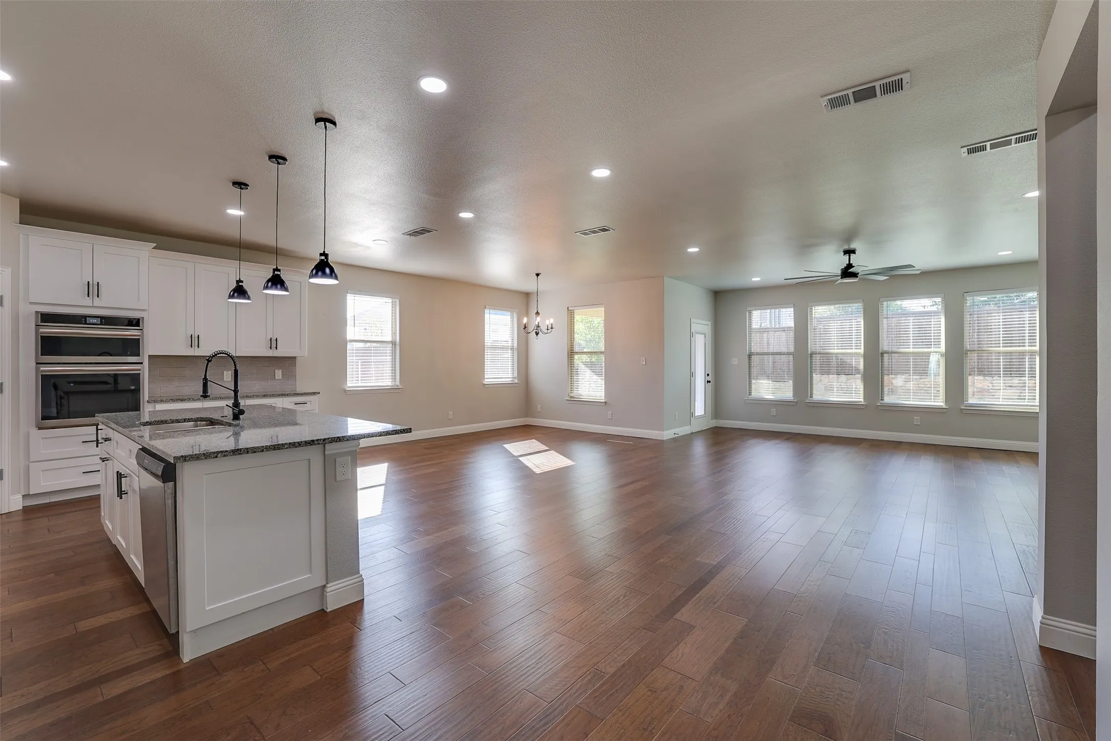 Single Family Residence For Sale in Tarrant County , 1804 Eastwood Court, Mansfield, Texas 76063, 5 Bedroom, 4 Bathroom, 2 Garage spaces, 3,716 Sqft, built in 2022, mls#21350437, Real Estate Agent in Mansfield, Homes For Sale in Tarrant county, Homes For Sale in Mansfield, Realtor in Mansfield Texas, Real Estate Brokerage Independent Realty Texas, Luminita Cordes Realtor