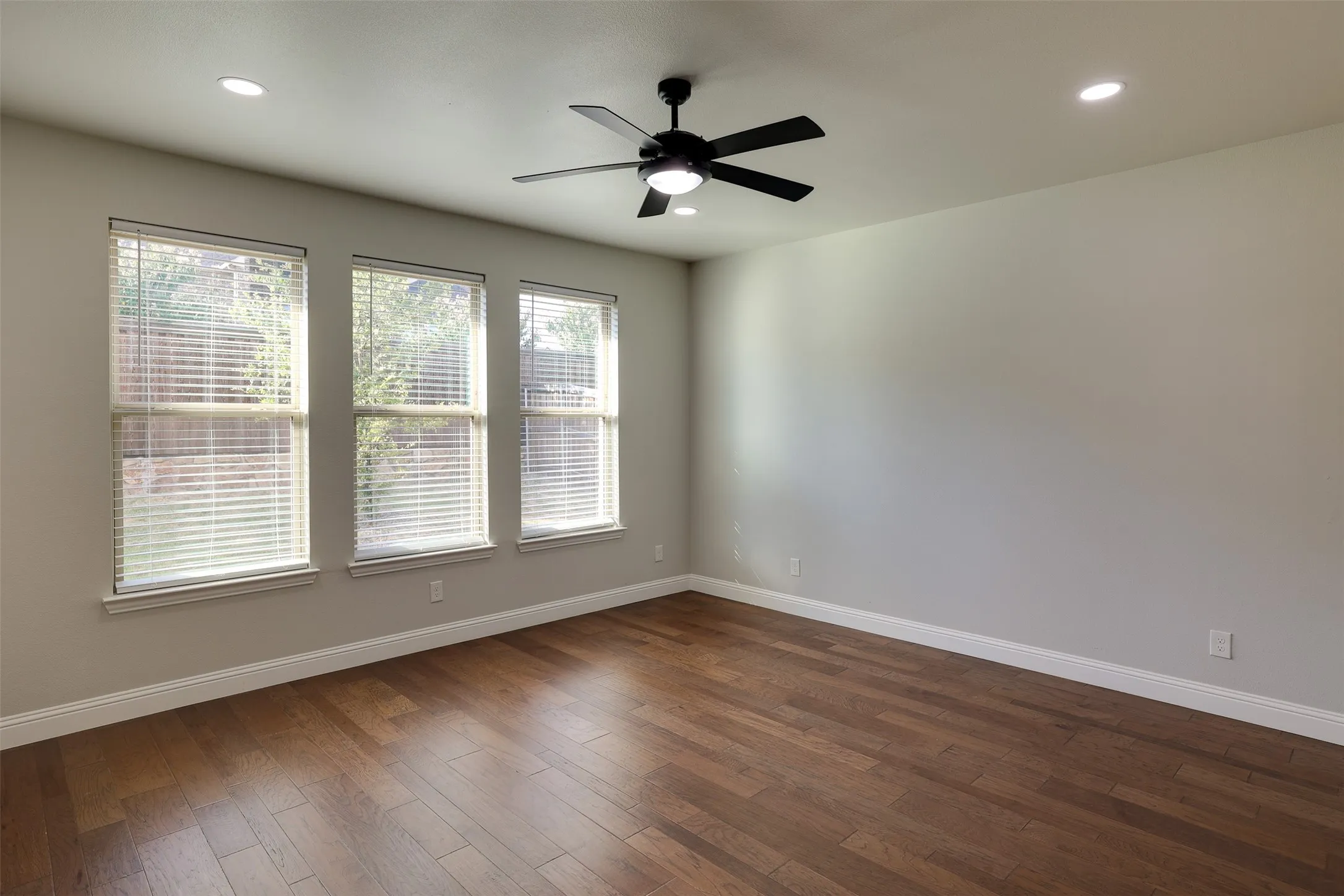 Single Family Residence For Sale in Tarrant County , 1804 Eastwood Court, Mansfield, Texas 76063, 5 Bedroom, 4 Bathroom, 2 Garage spaces, 3,716 Sqft, built in 2022, mls#21350437, Real Estate Agent in Mansfield, Homes For Sale in Tarrant county, Homes For Sale in Mansfield, Realtor in Mansfield Texas, Real Estate Brokerage Independent Realty Texas, Luminita Cordes Realtor