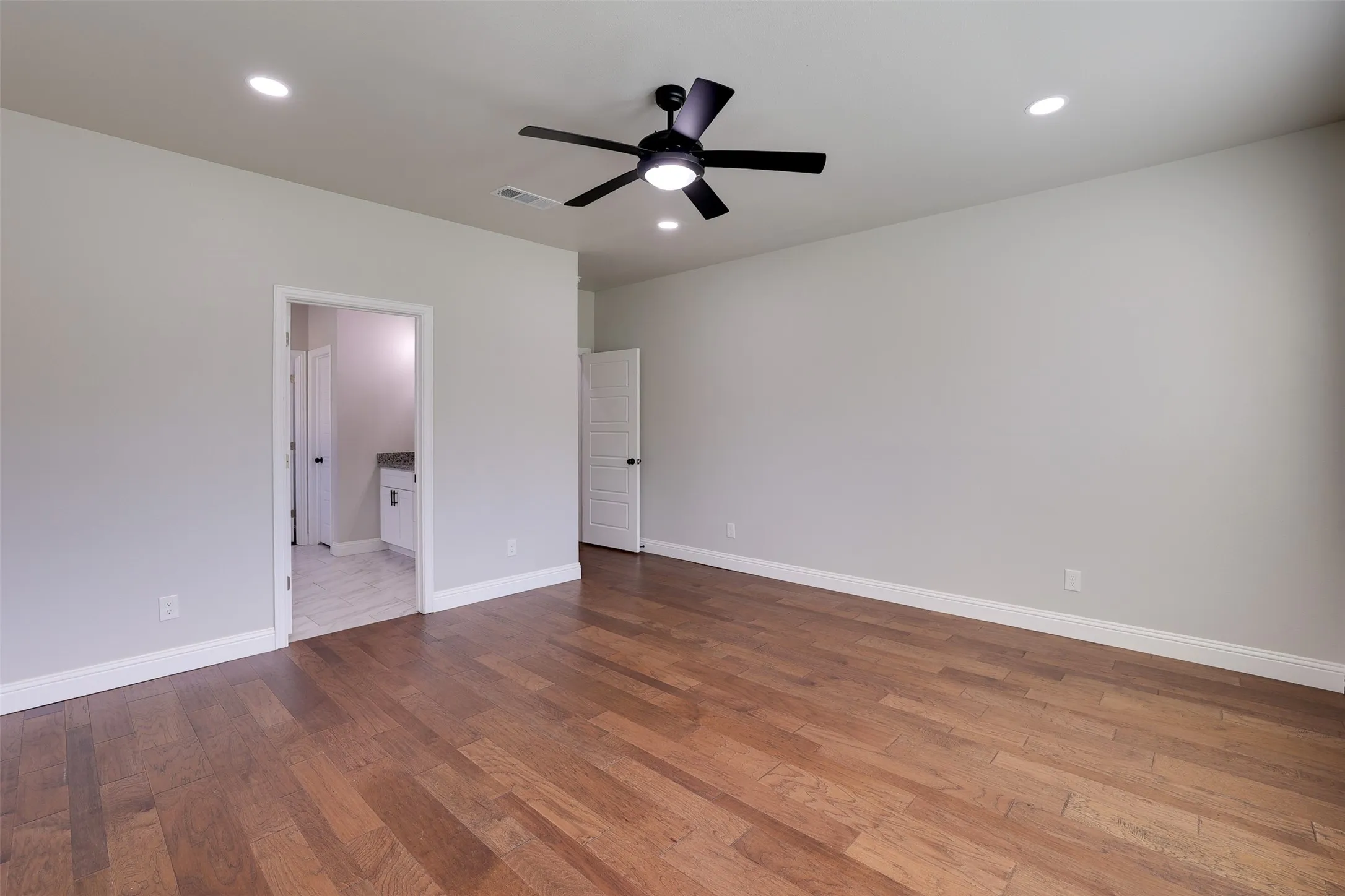 Single Family Residence For Sale in Tarrant County , 1804 Eastwood Court, Mansfield, Texas 76063, 5 Bedroom, 4 Bathroom, 2 Garage spaces, 3,716 Sqft, built in 2022, mls#21350437, Real Estate Agent in Mansfield, Homes For Sale in Tarrant county, Homes For Sale in Mansfield, Realtor in Mansfield Texas, Real Estate Brokerage Independent Realty Texas, Luminita Cordes Realtor