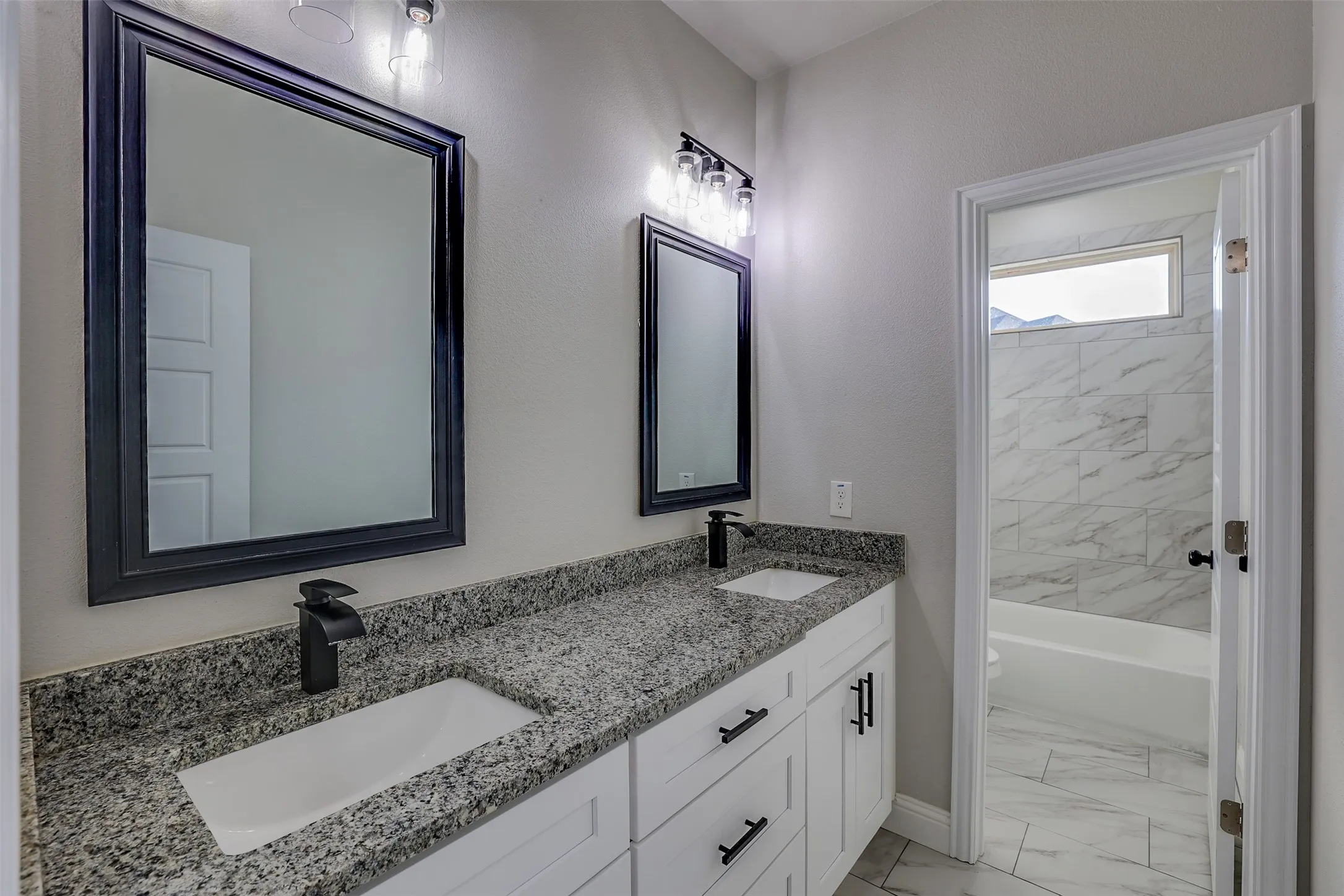 Single Family Residence For Sale in Tarrant County , 1804 Eastwood Court, Mansfield, Texas 76063, 5 Bedroom, 4 Bathroom, 2 Garage spaces, 3,716 Sqft, built in 2022, mls#21350437, Real Estate Agent in Mansfield, Homes For Sale in Tarrant county, Homes For Sale in Mansfield, Realtor in Mansfield Texas, Real Estate Brokerage Independent Realty Texas, Luminita Cordes Realtor