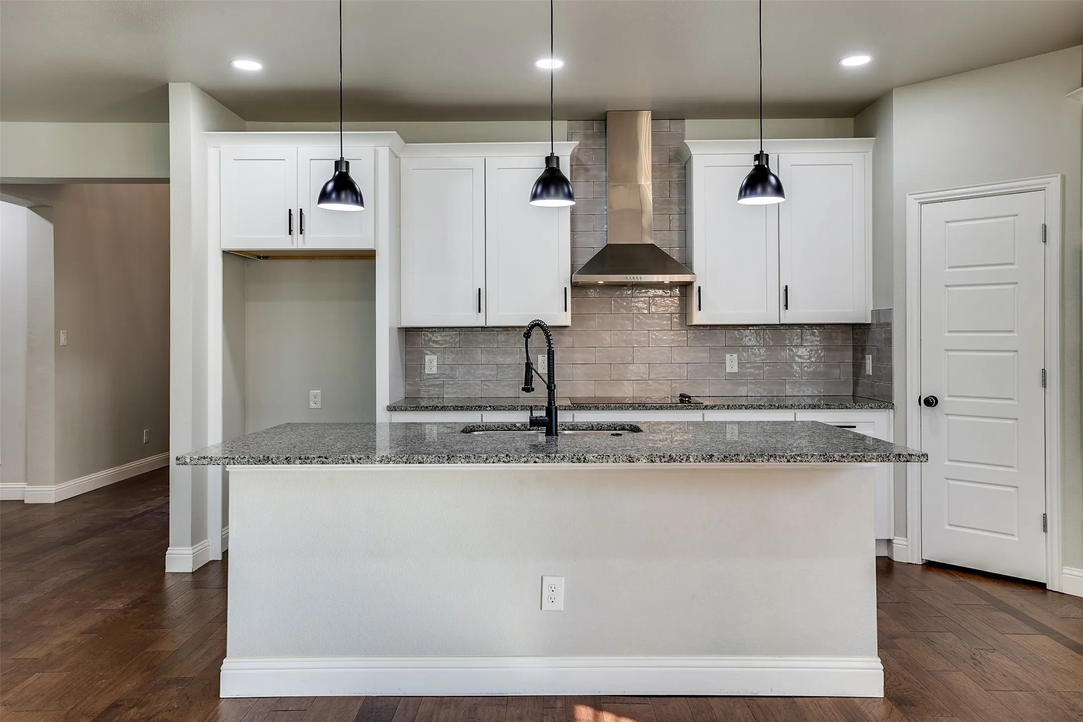Single Family Residence For Sale in Tarrant County , 1804 Eastwood Court, Mansfield, Texas 76063, 5 Bedroom, 4 Bathroom, 2 Garage spaces, 3,716 Sqft, built in 2022, mls#21350437, Real Estate Agent in Mansfield, Homes For Sale in Tarrant county, Homes For Sale in Mansfield, Realtor in Mansfield Texas, Real Estate Brokerage Independent Realty Texas, Luminita Cordes Realtor