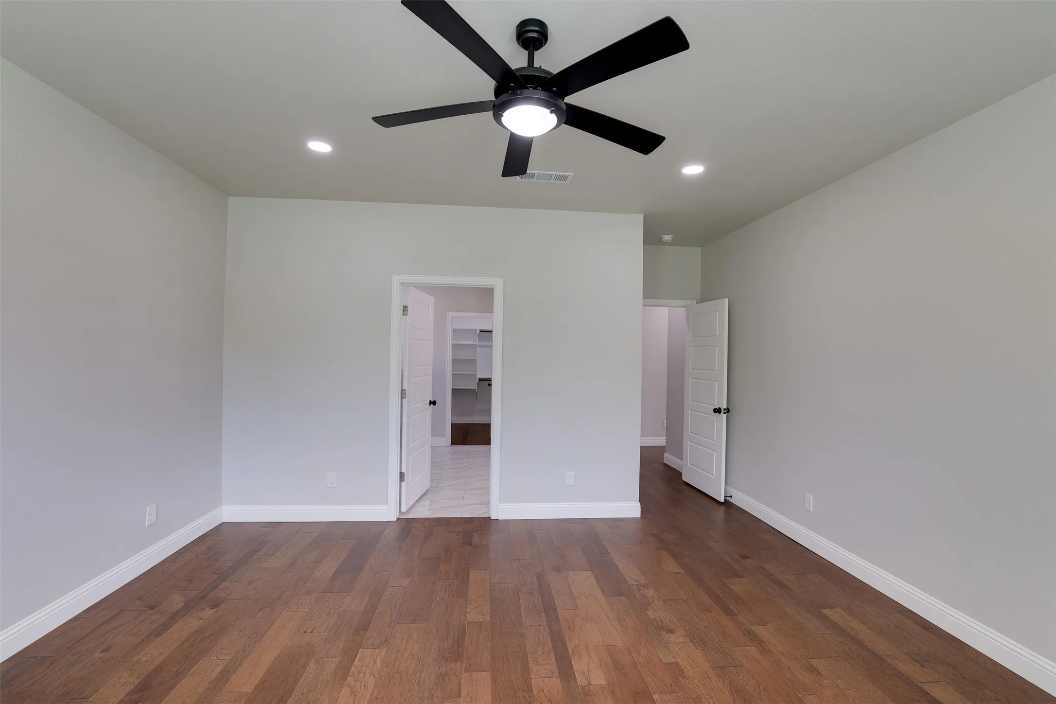 Single Family Residence For Sale in Tarrant County , 1804 Eastwood Court, Mansfield, Texas 76063, 5 Bedroom, 4 Bathroom, 2 Garage spaces, 3,716 Sqft, built in 2022, mls#21350437, Real Estate Agent in Mansfield, Homes For Sale in Tarrant county, Homes For Sale in Mansfield, Realtor in Mansfield Texas, Real Estate Brokerage Independent Realty Texas, Luminita Cordes Realtor