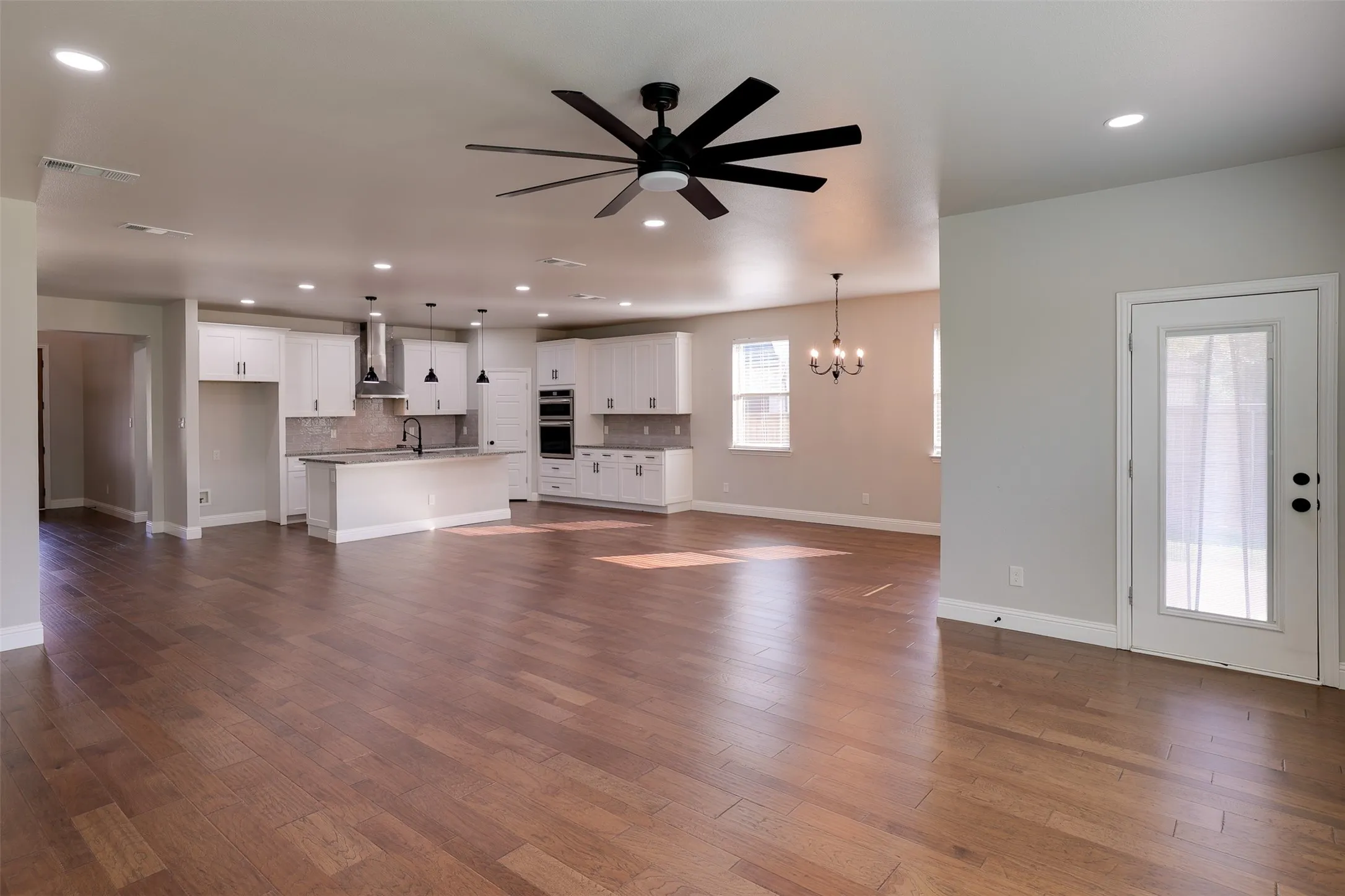 Single Family Residence For Sale in Tarrant County , 1804 Eastwood Court, Mansfield, Texas 76063, 5 Bedroom, 4 Bathroom, 2 Garage spaces, 3,716 Sqft, built in 2022, mls#21350437, Real Estate Agent in Mansfield, Homes For Sale in Tarrant county, Homes For Sale in Mansfield, Realtor in Mansfield Texas, Real Estate Brokerage Independent Realty Texas, Luminita Cordes Realtor