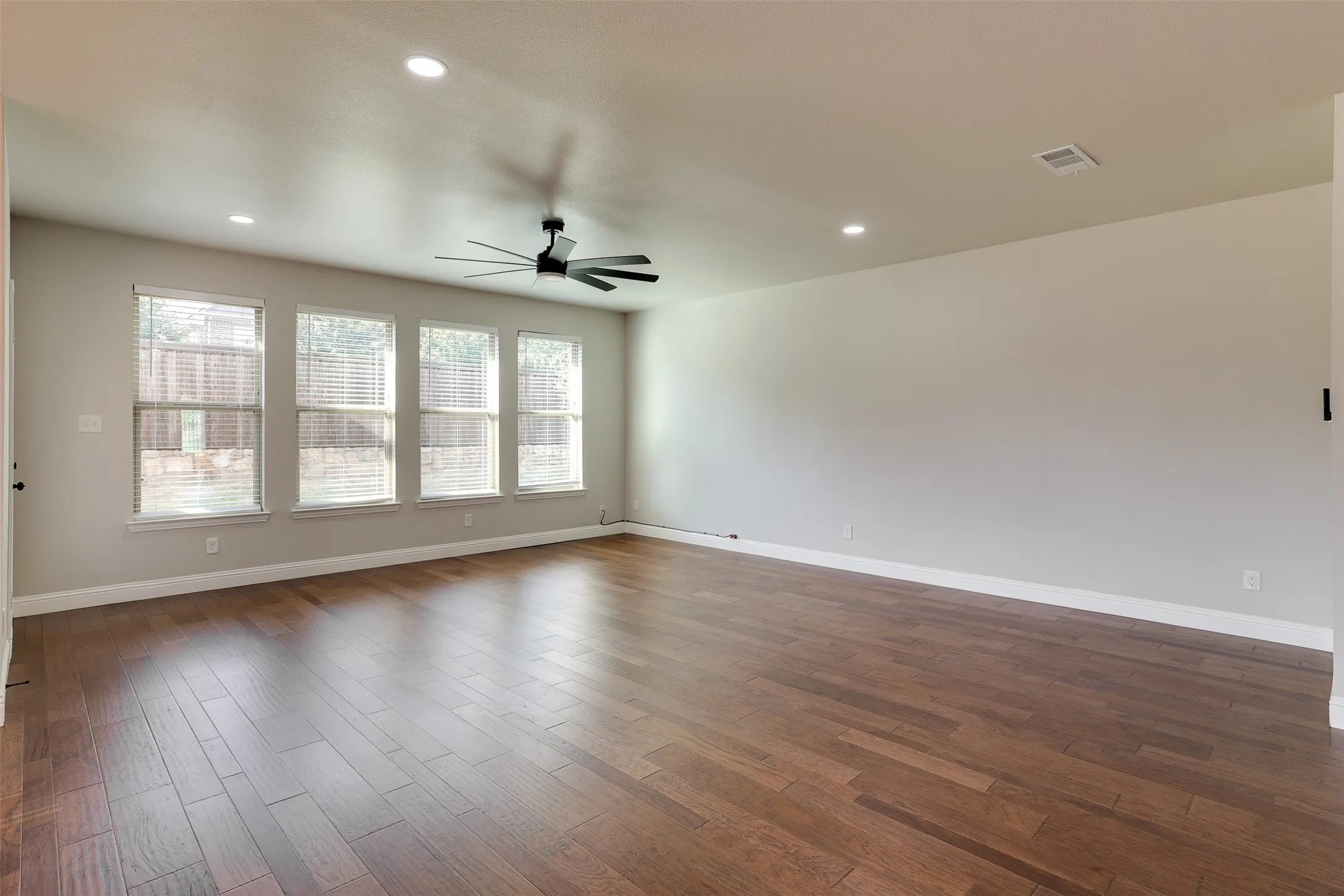 Single Family Residence For Sale in Tarrant County , 1804 Eastwood Court, Mansfield, Texas 76063, 5 Bedroom, 4 Bathroom, 2 Garage spaces, 3,716 Sqft, built in 2022, mls#21350437, Real Estate Agent in Mansfield, Homes For Sale in Tarrant county, Homes For Sale in Mansfield, Realtor in Mansfield Texas, Real Estate Brokerage Independent Realty Texas, Luminita Cordes Realtor