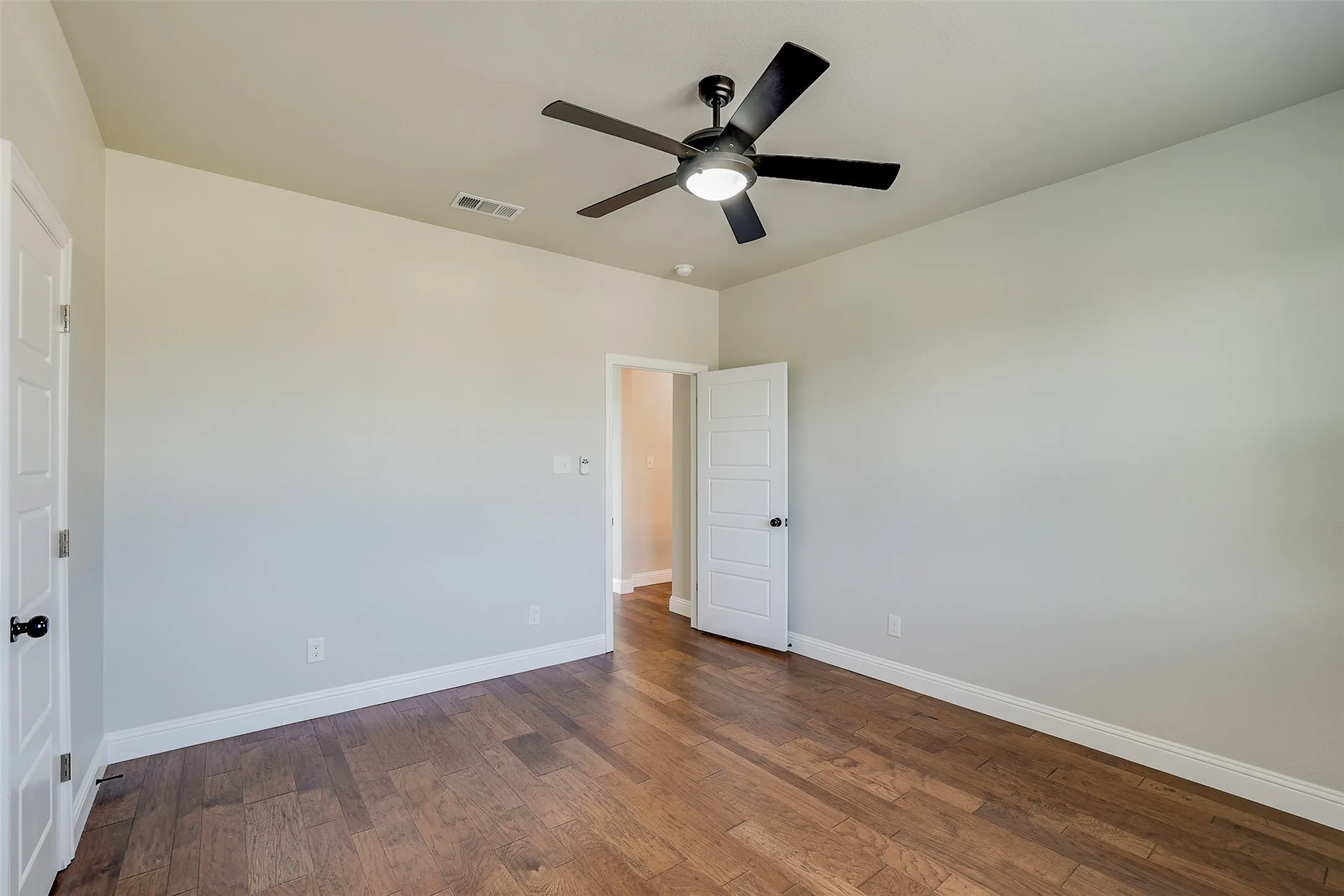 Single Family Residence For Sale in Tarrant County , 1804 Eastwood Court, Mansfield, Texas 76063, 5 Bedroom, 4 Bathroom, 2 Garage spaces, 3,716 Sqft, built in 2022, mls#21350437, Real Estate Agent in Mansfield, Homes For Sale in Tarrant county, Homes For Sale in Mansfield, Realtor in Mansfield Texas, Real Estate Brokerage Independent Realty Texas, Luminita Cordes Realtor