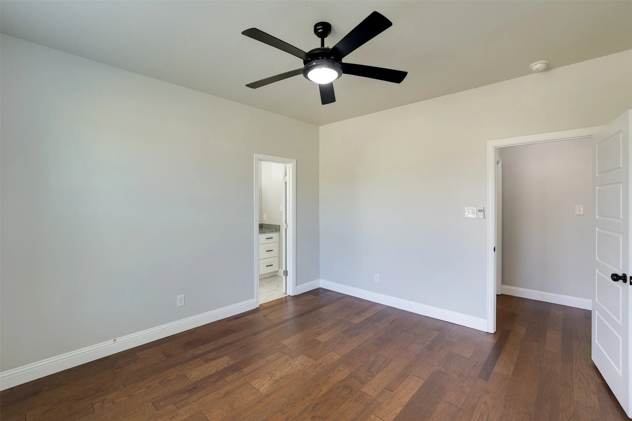 Single Family Residence For Sale in Tarrant County , 1804 Eastwood Court, Mansfield, Texas 76063, 5 Bedroom, 4 Bathroom, 2 Garage spaces, 3,716 Sqft, built in 2022, mls#21350437, Real Estate Agent in Mansfield, Homes For Sale in Tarrant county, Homes For Sale in Mansfield, Realtor in Mansfield Texas, Real Estate Brokerage Independent Realty Texas, Luminita Cordes Realtor