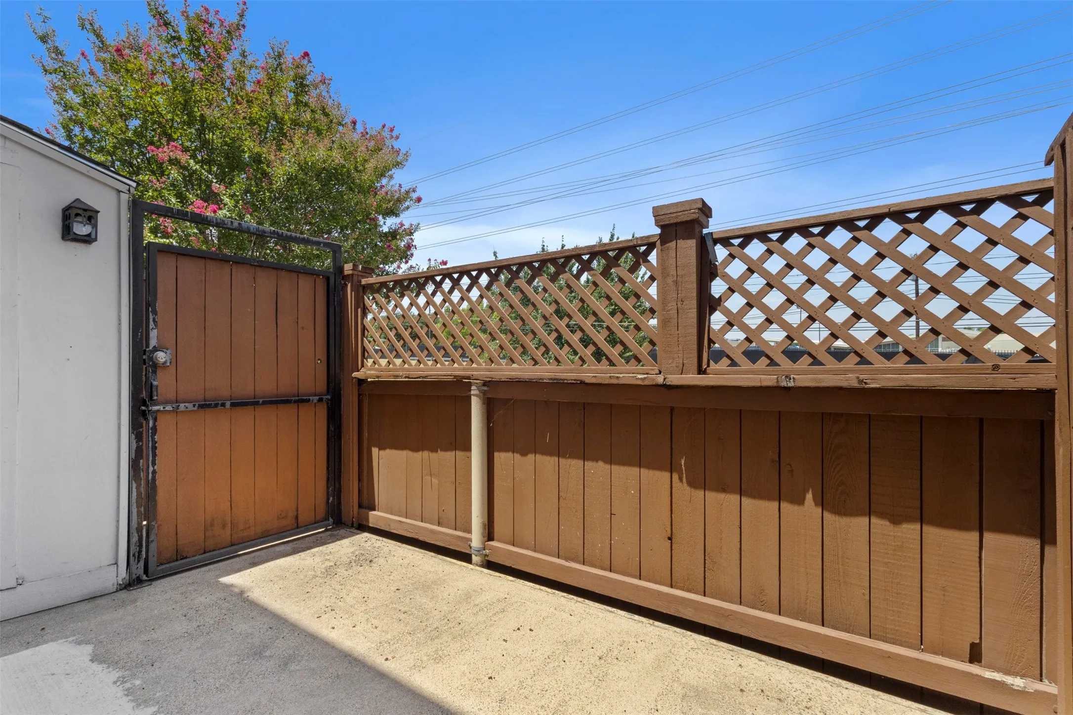 Condominium For Sale in Dallas County , 7801 Royal Lane, Dallas, Texas 75230, 1 Bedroom, 2 Bathroom, Garage spaces, 782 Sqft, built in 1965, mls#21349688, Real Estate Agent in Dallas, Homes For Sale in Dallas county, Homes For Sale in Dallas, Realtor in Dallas Texas, Real Estate Brokerage Independent Realty Texas, Luminita Cordes Realtor
