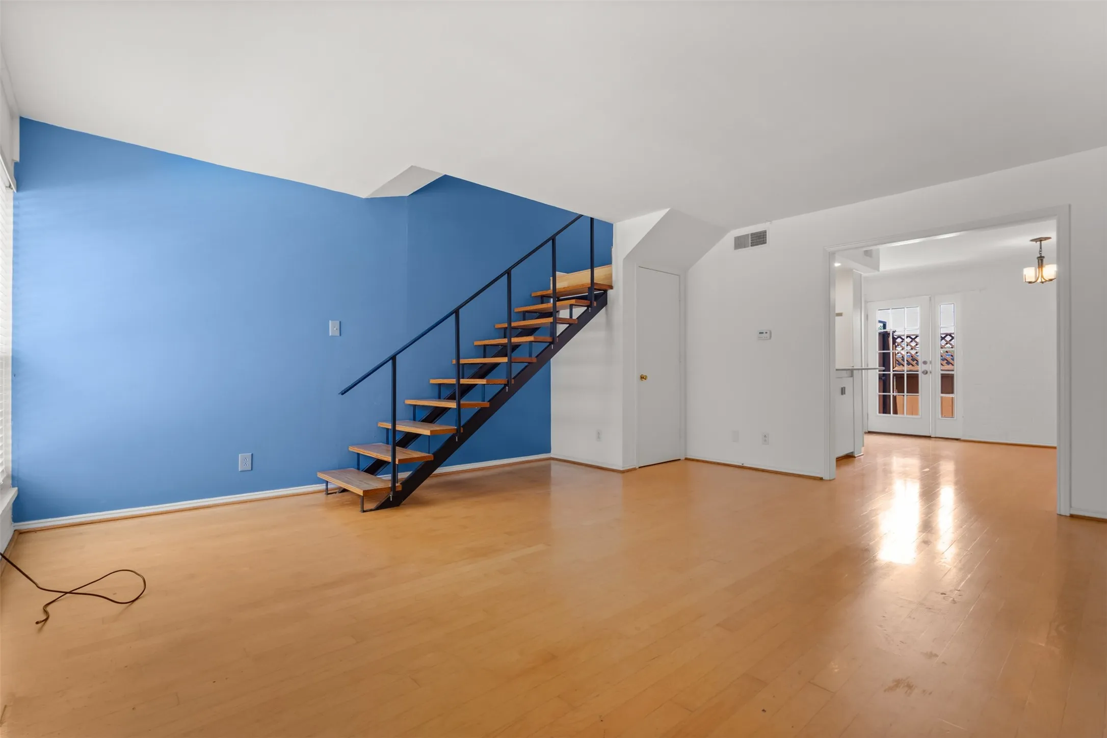 Condominium For Sale in Dallas County , 7801 Royal Lane, Dallas, Texas 75230, 1 Bedroom, 2 Bathroom, Garage spaces, 782 Sqft, built in 1965, mls#21349688, Real Estate Agent in Dallas, Homes For Sale in Dallas county, Homes For Sale in Dallas, Realtor in Dallas Texas, Real Estate Brokerage Independent Realty Texas, Luminita Cordes Realtor