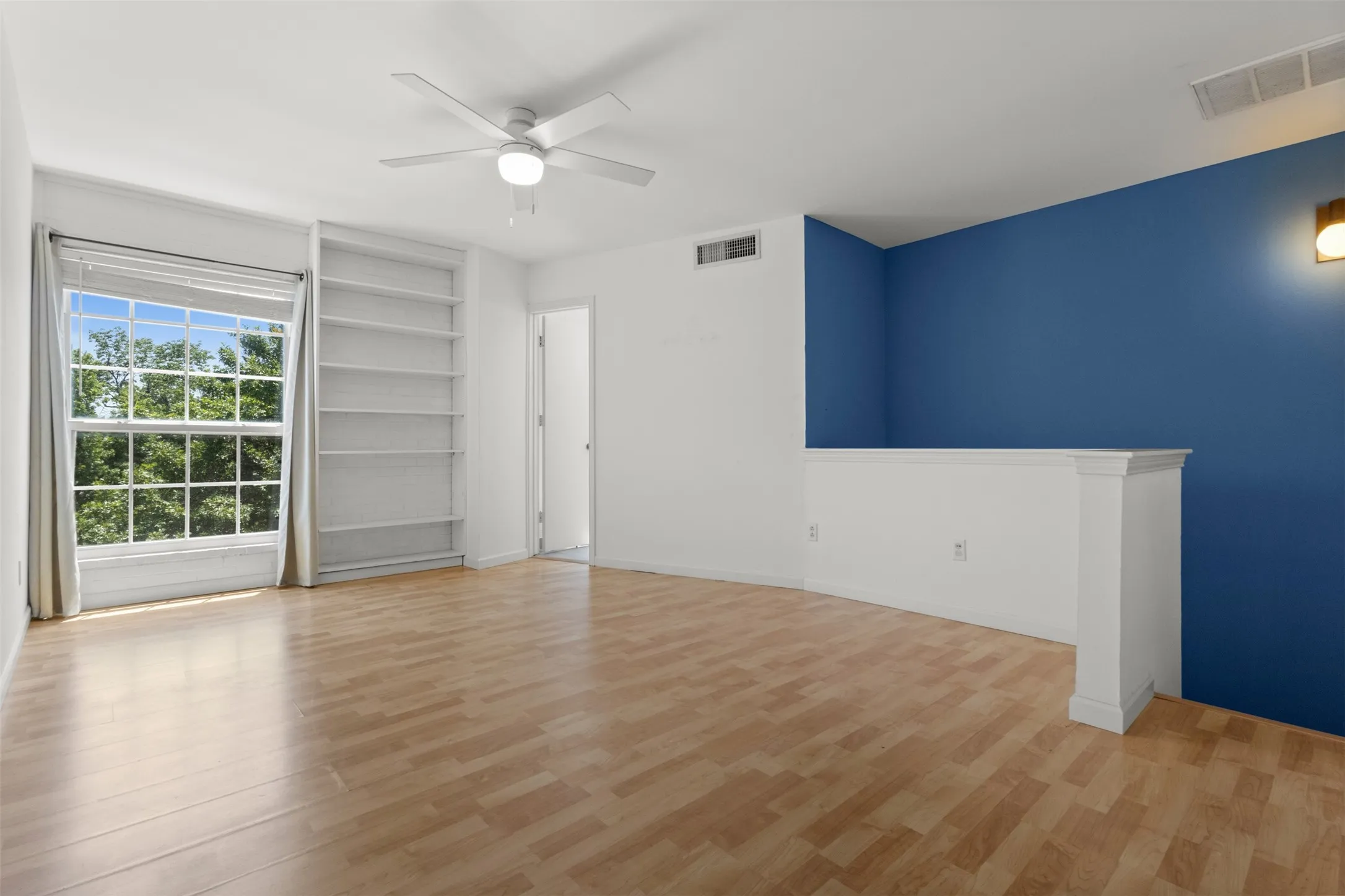 Condominium For Sale in Dallas County , 7801 Royal Lane, Dallas, Texas 75230, 1 Bedroom, 2 Bathroom, Garage spaces, 782 Sqft, built in 1965, mls#21349688, Real Estate Agent in Dallas, Homes For Sale in Dallas county, Homes For Sale in Dallas, Realtor in Dallas Texas, Real Estate Brokerage Independent Realty Texas, Luminita Cordes Realtor