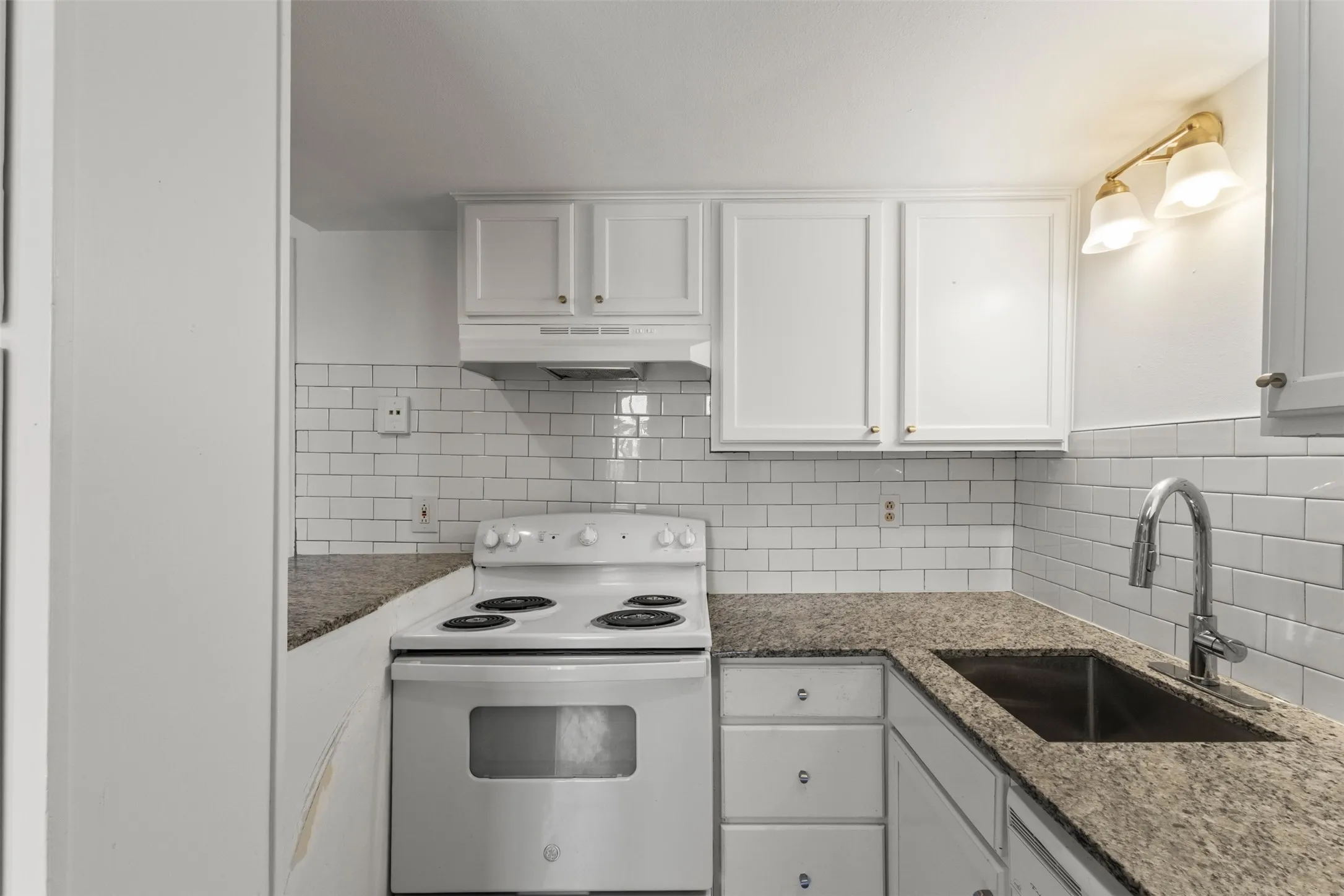 Condominium For Sale in Dallas County , 7801 Royal Lane, Dallas, Texas 75230, 1 Bedroom, 2 Bathroom, Garage spaces, 782 Sqft, built in 1965, mls#21349688, Real Estate Agent in Dallas, Homes For Sale in Dallas county, Homes For Sale in Dallas, Realtor in Dallas Texas, Real Estate Brokerage Independent Realty Texas, Luminita Cordes Realtor
