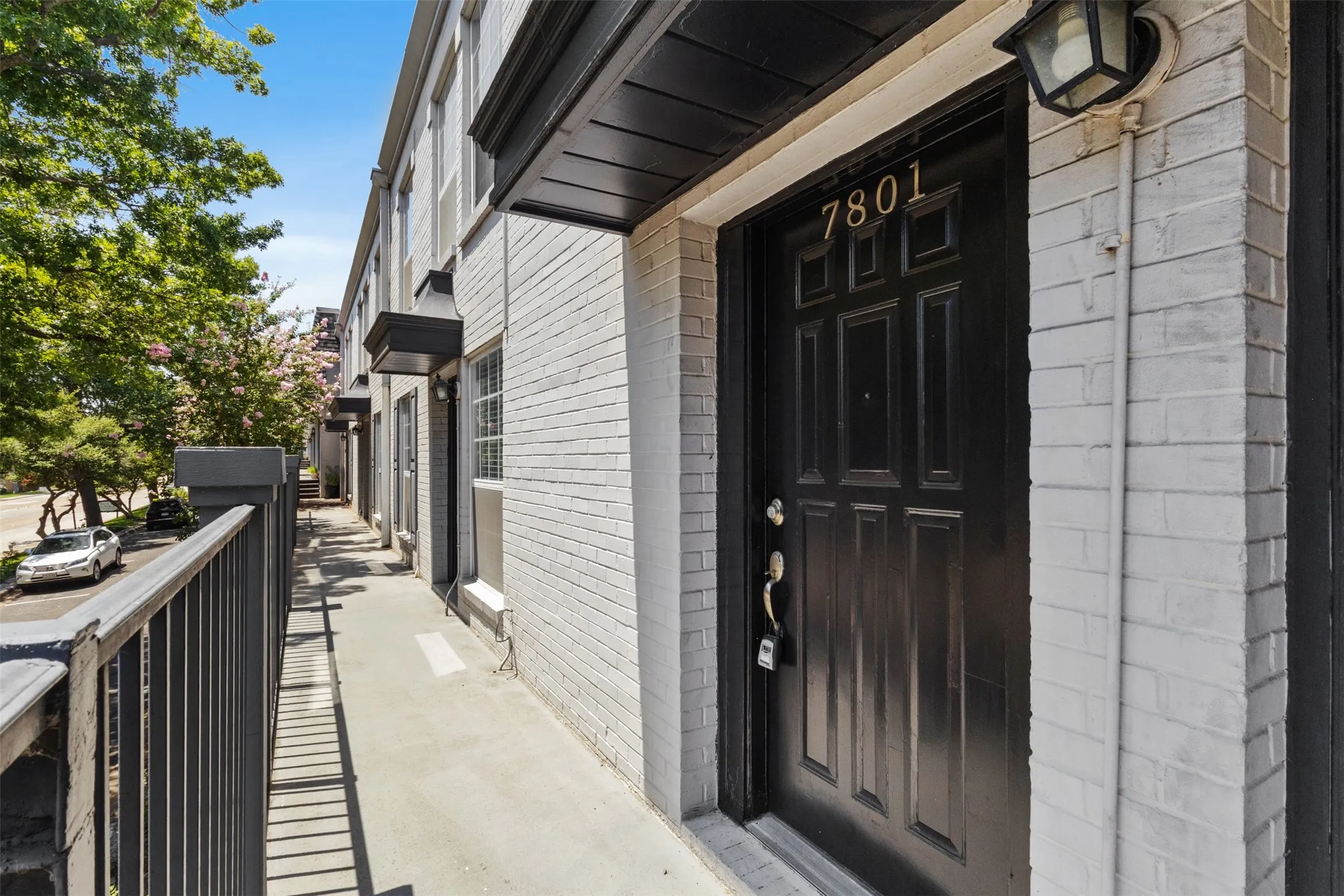 Condominium For Sale in Dallas County , 7801 Royal Lane, Dallas, Texas 75230, 1 Bedroom, 2 Bathroom, Garage spaces, 782 Sqft, built in 1965, mls#21349688, Real Estate Agent in Dallas, Homes For Sale in Dallas county, Homes For Sale in Dallas, Realtor in Dallas Texas, Real Estate Brokerage Independent Realty Texas, Luminita Cordes Realtor